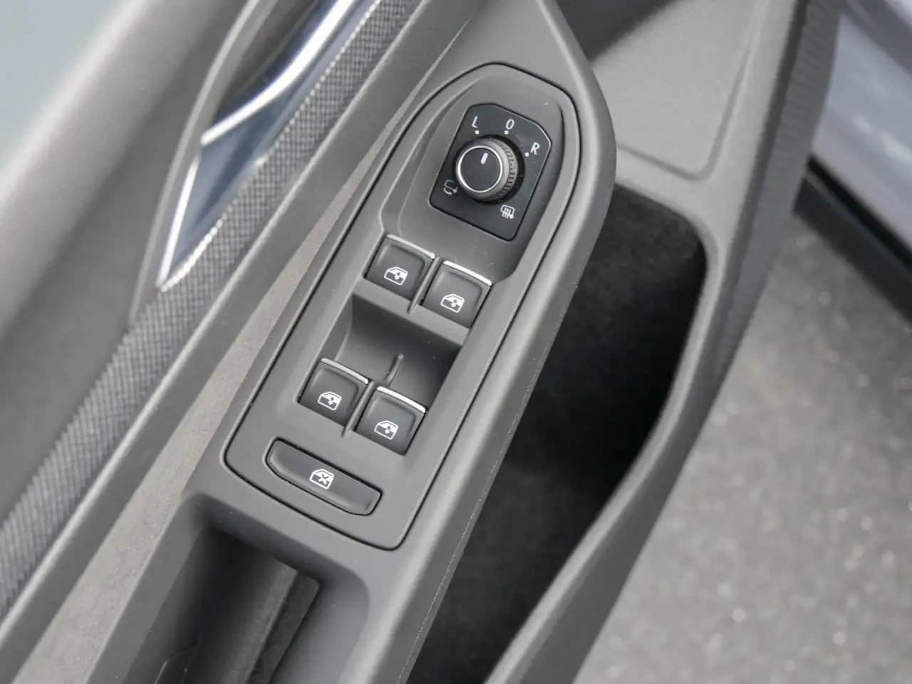 Volkswagen Golf R-Line 1,5 l eTSI AHK Kamera HarmanKardon N 13