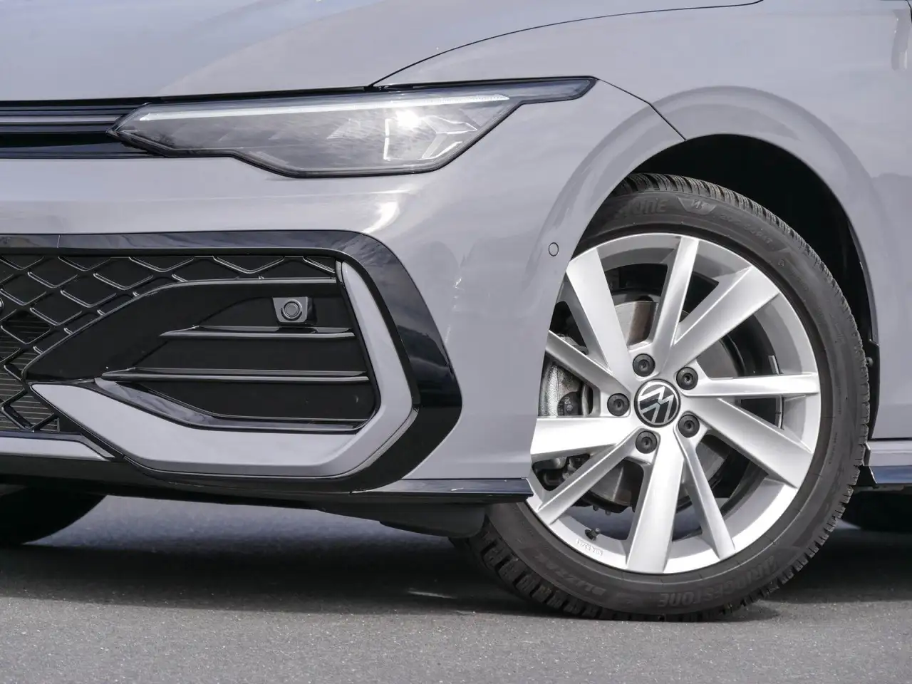 Volkswagen Golf R-Line 1,5 l eTSI AHK Kamera HarmanKardon N 5
