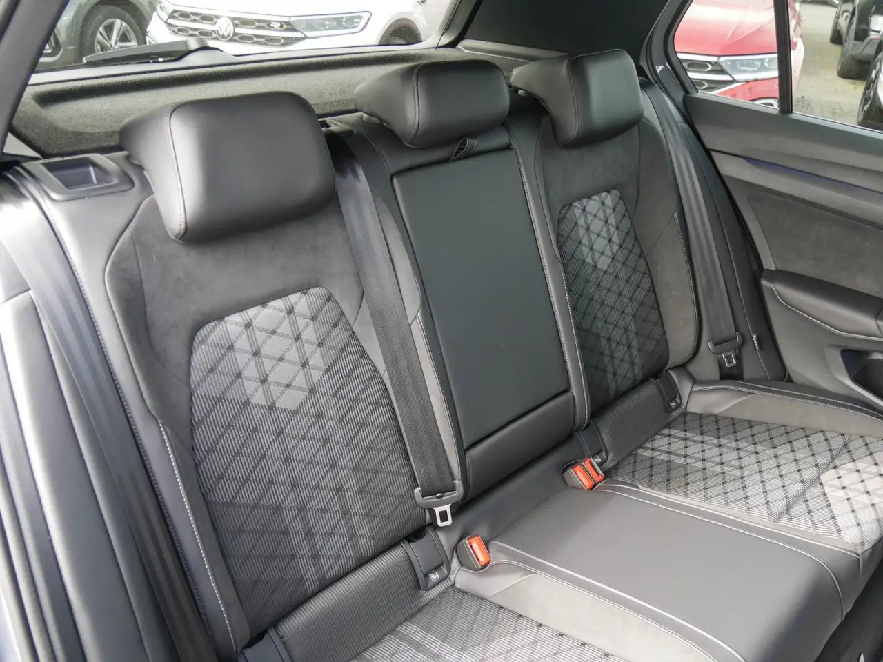 Volkswagen Golf R-Line 1,5 l eTSI AHK Kamera HarmanKardon N 4