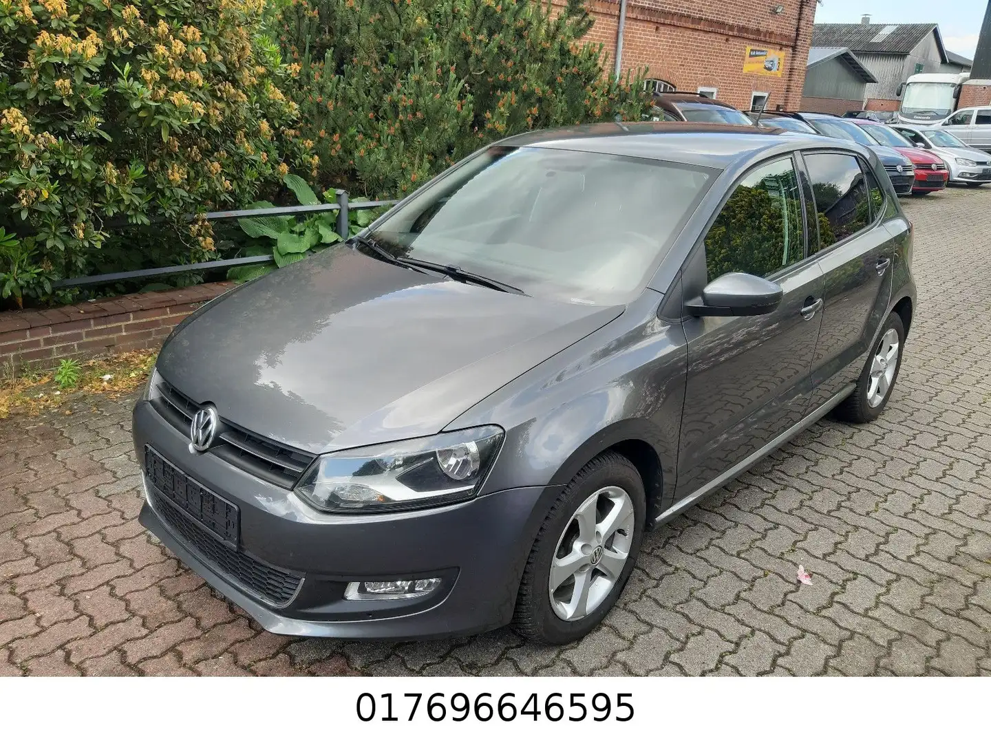 Volkswagen Polo 1.2 Comfortline Gris - 1