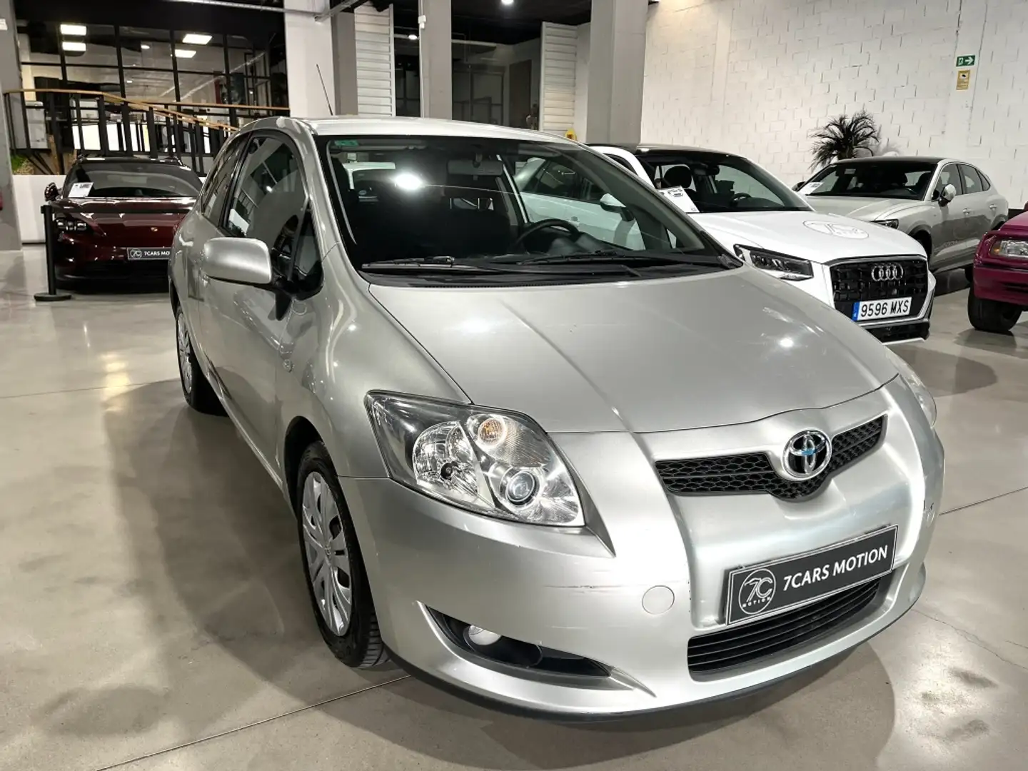 Toyota Auris 1.4D-4D Luna Gris - 1