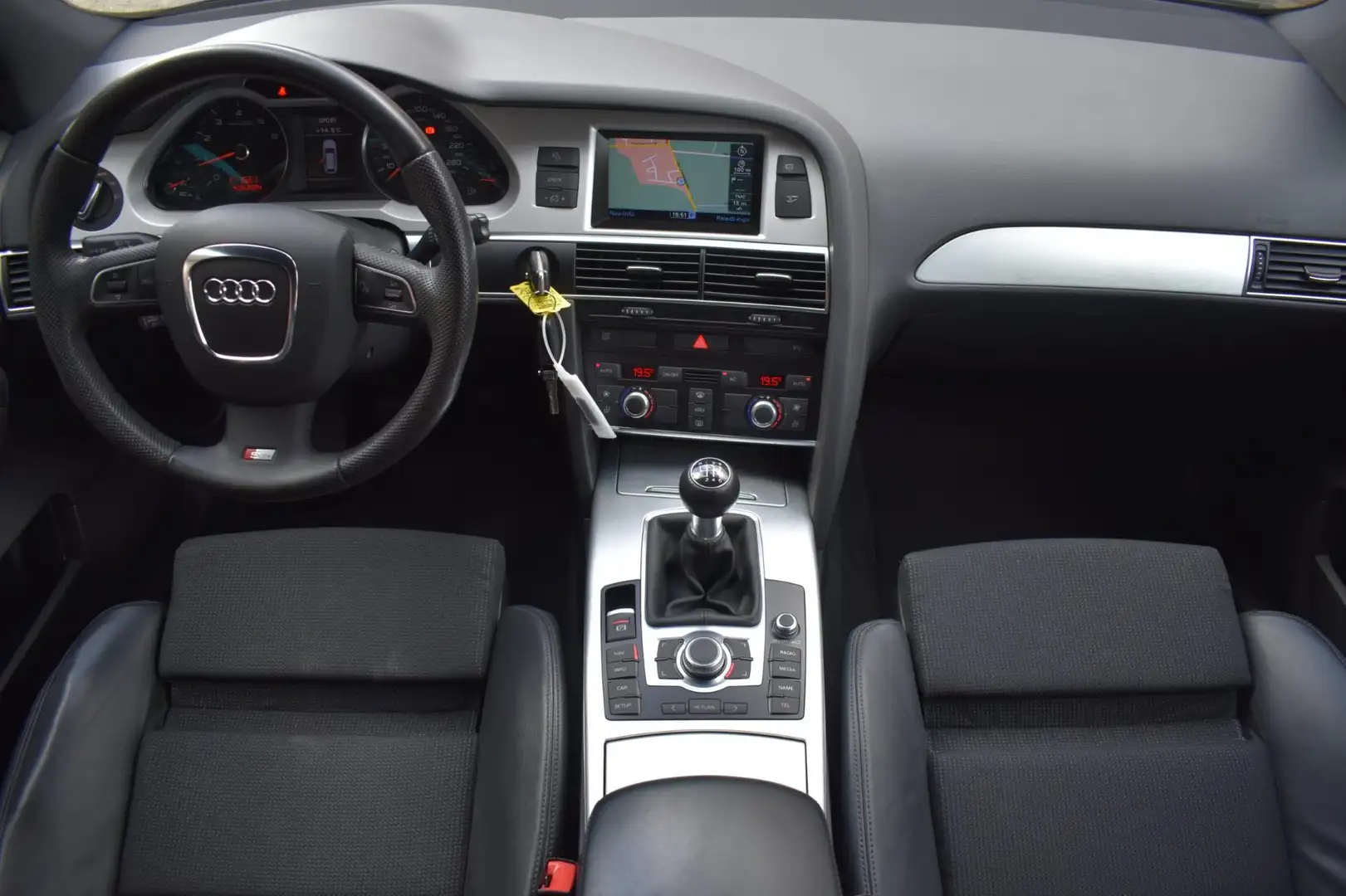 Audi A6 Avant 2.0 TFSI S edition '10 Xenon Clima Navi Crui Zwart - 2