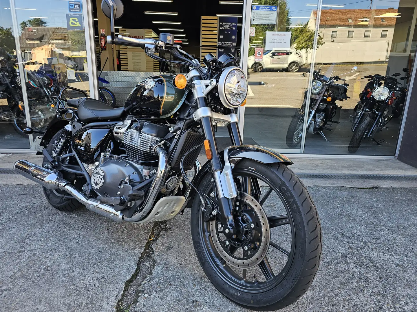 Royal Enfield Super Meteor 650 Verde - 2