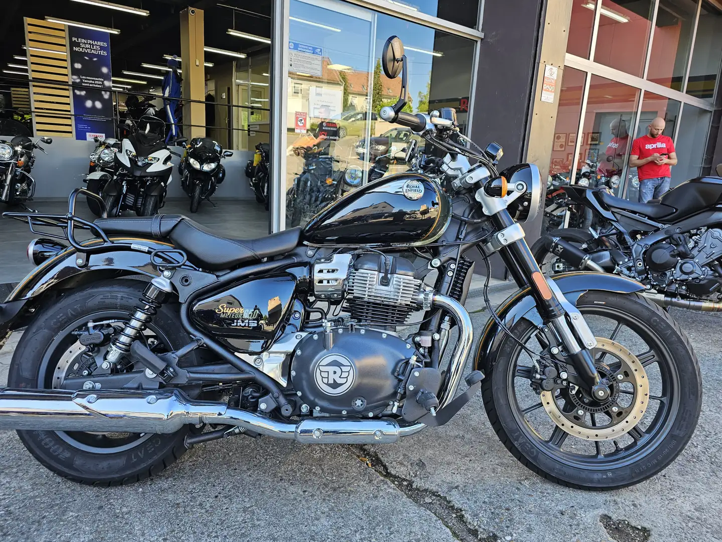 Royal Enfield Super Meteor 650 Verde - 1