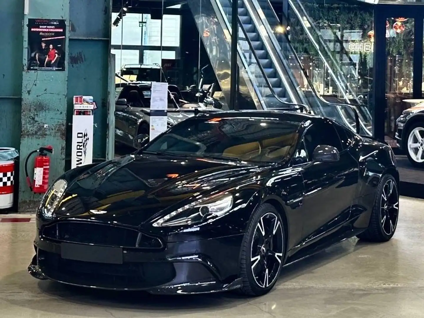 Aston Martin Vanquish COUPE 6.0 V12 S TOUCHTRONIC 3 4PL 604ch Czarny - 1
