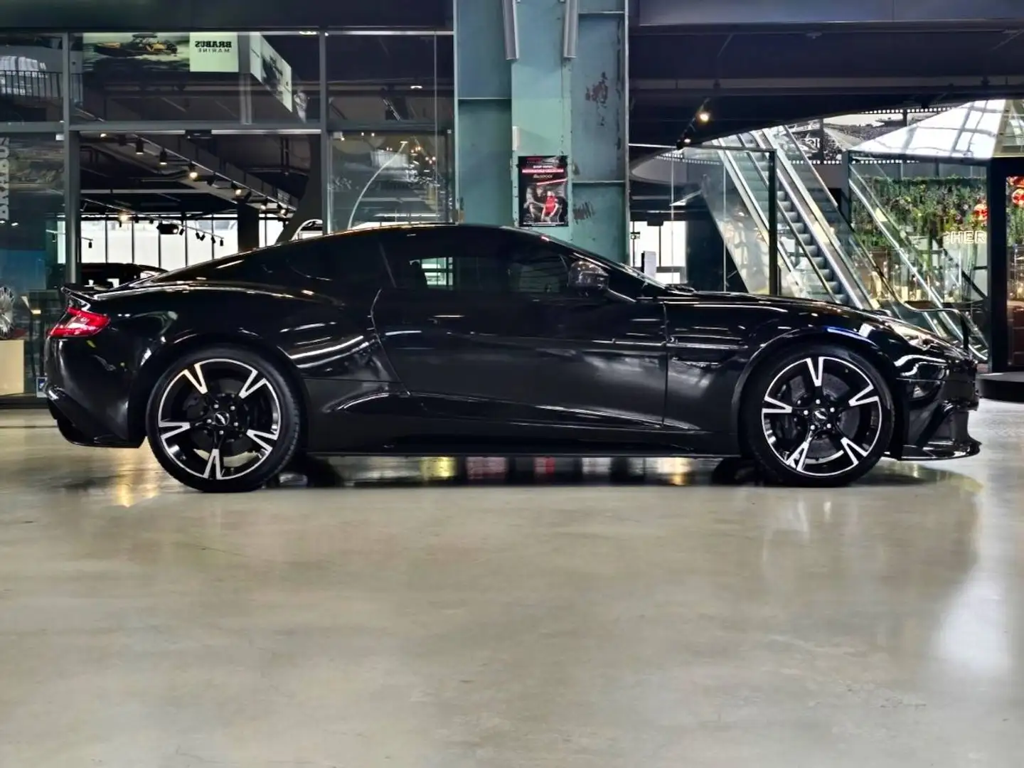 Aston Martin Vanquish COUPE 6.0 V12 S TOUCHTRONIC 3 4PL 604ch Zwart - 2