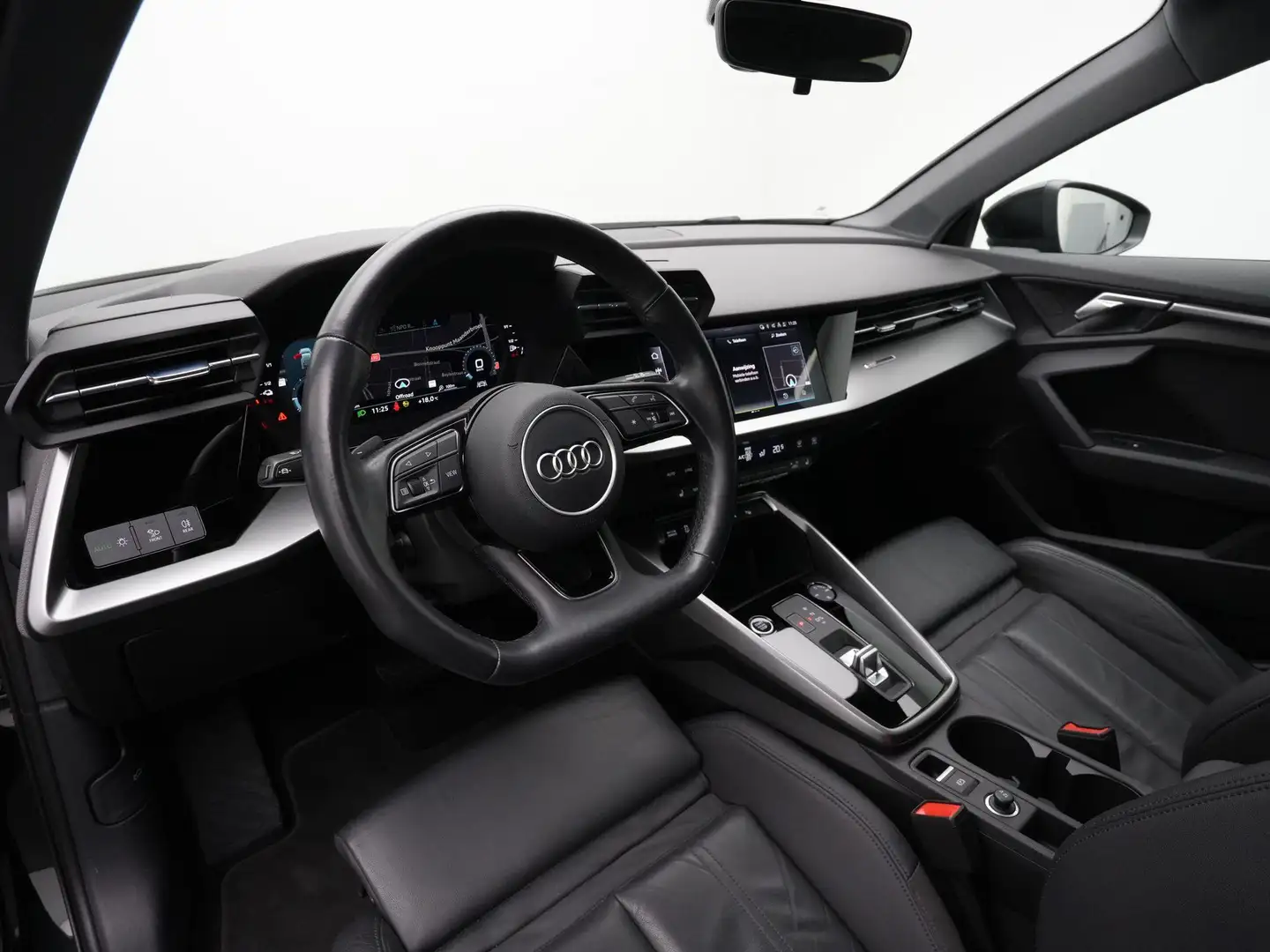 Audi A3 Sportback 40 TFSI e 204 pk S-tronic Attraction | P Negro - 2