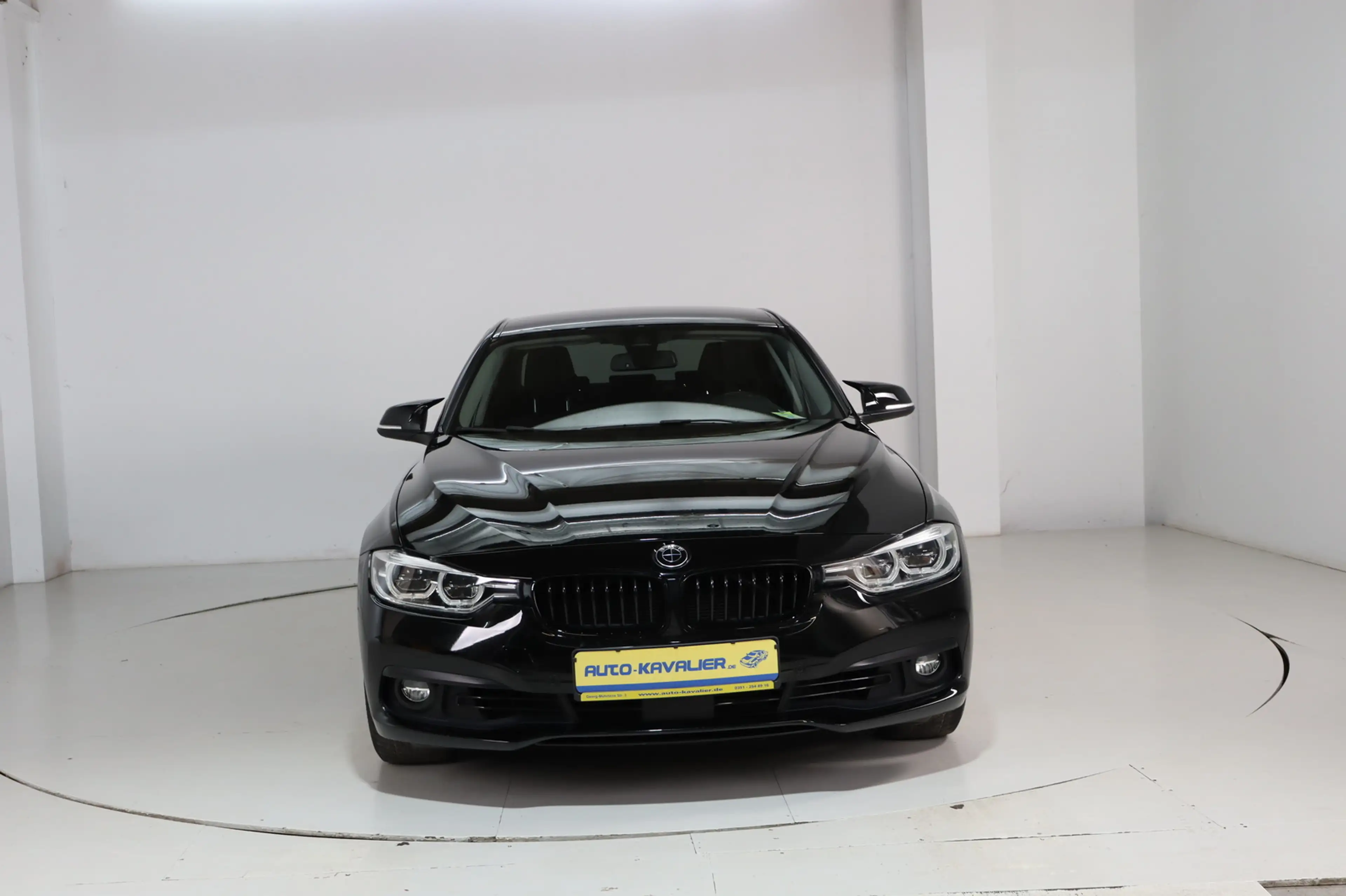 BMW 330 d xDrive * LED * HUD * Keyless * Advantage — photo 2