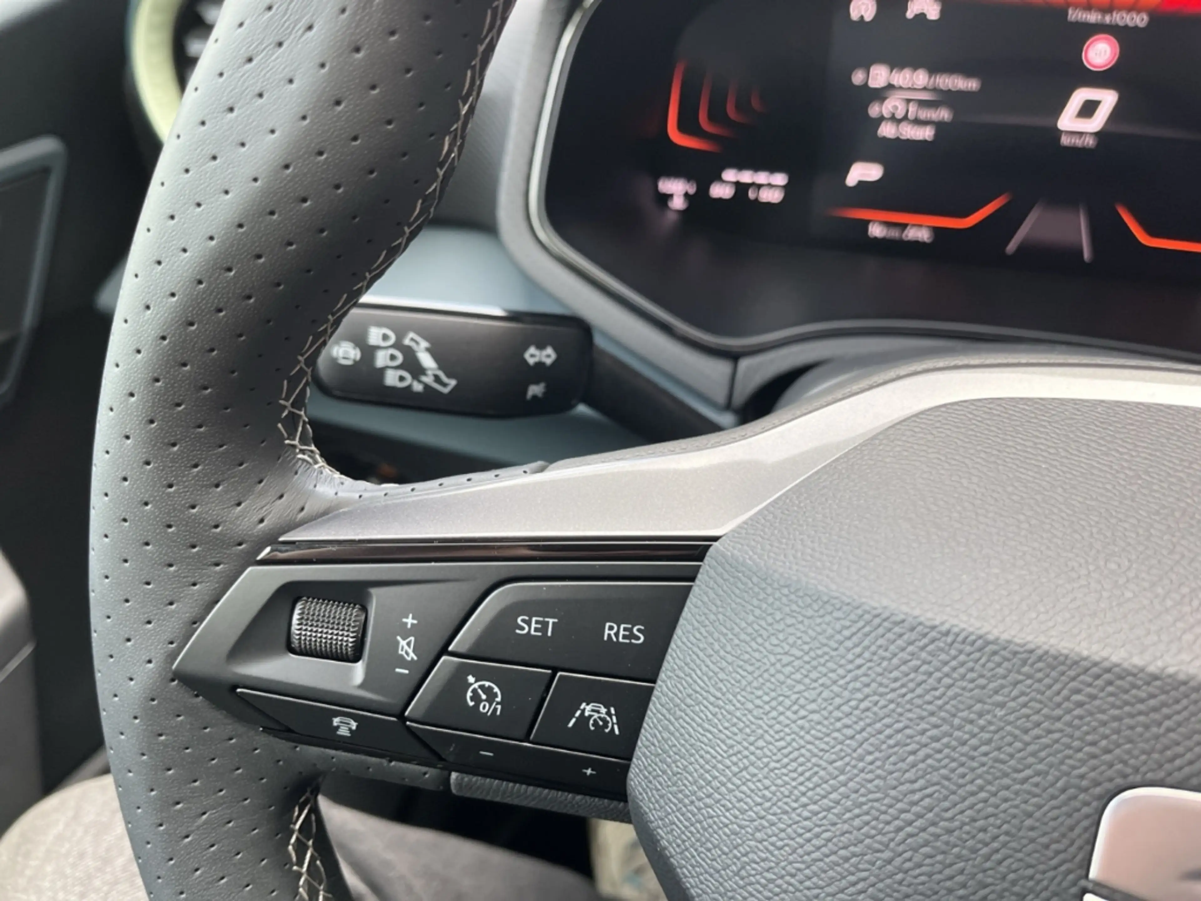 SEAT Arona 1.0 TSI STYLE / UPE: 35.985,- € / AHK LED ACC FULL — photo 15