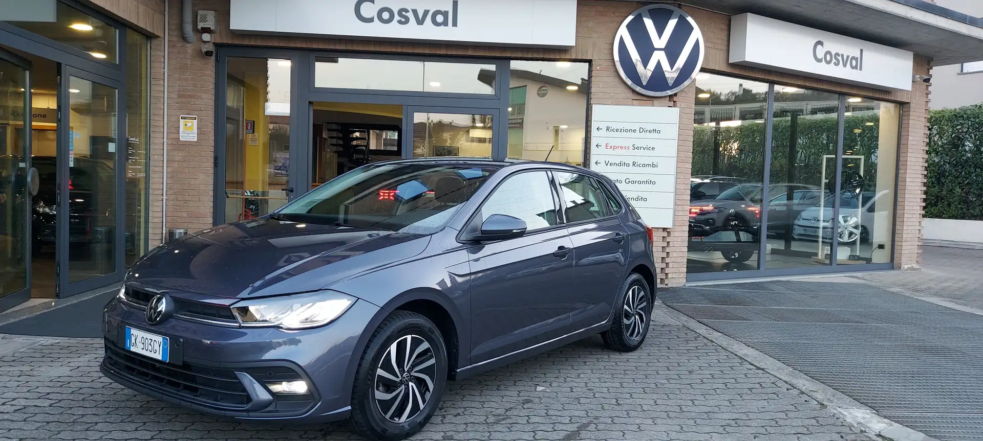 Volkswagen Polo Polo 1.0 tsi Life 95cv tech Pack garanzia fabbrica Grigio - 1