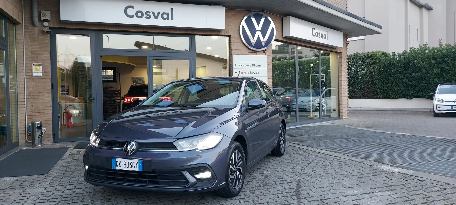 Volkswagen Polo Polo 1.0 tsi Life 95cv tech Pack garanzia fabbrica Grigio - 2