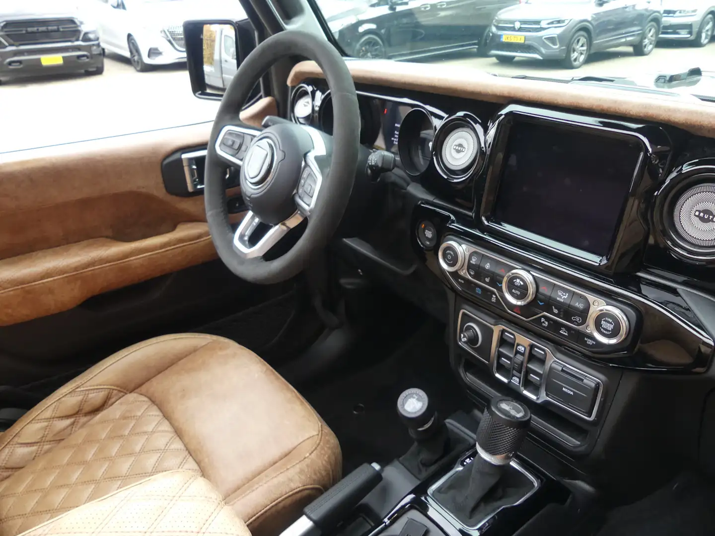 Jeep Wrangler BRUTE 4xe 380 Sahara / 1e Eigenaar Vert - 2