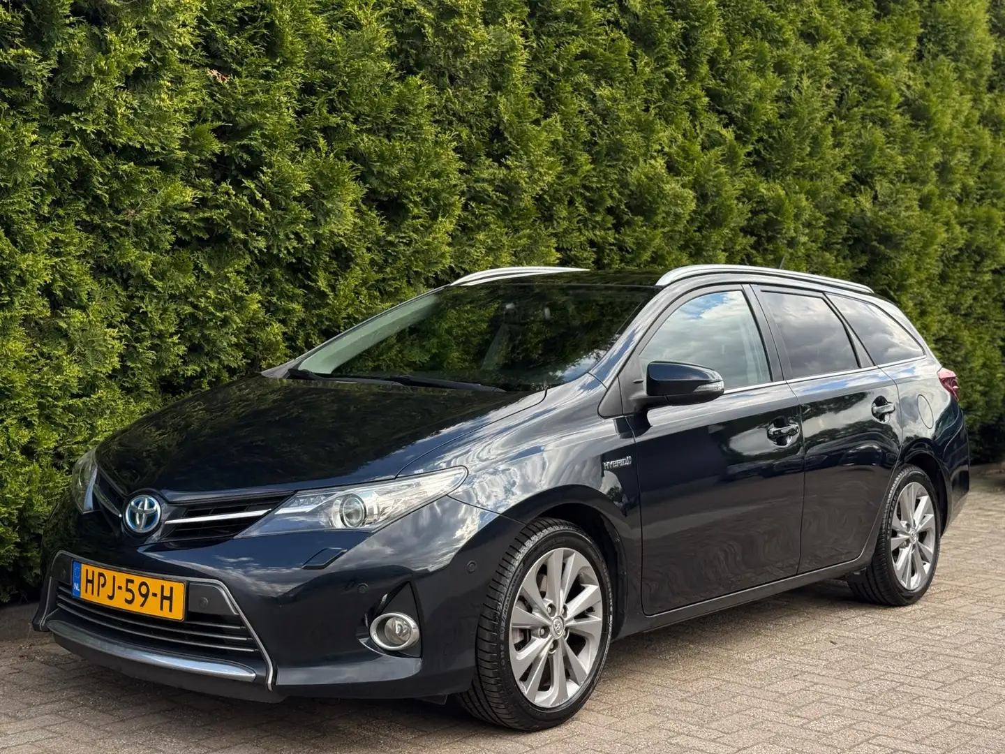 Toyota Auris Touring Sports 1.8 Hybrid Executive Camera Panoram Siyah - 2