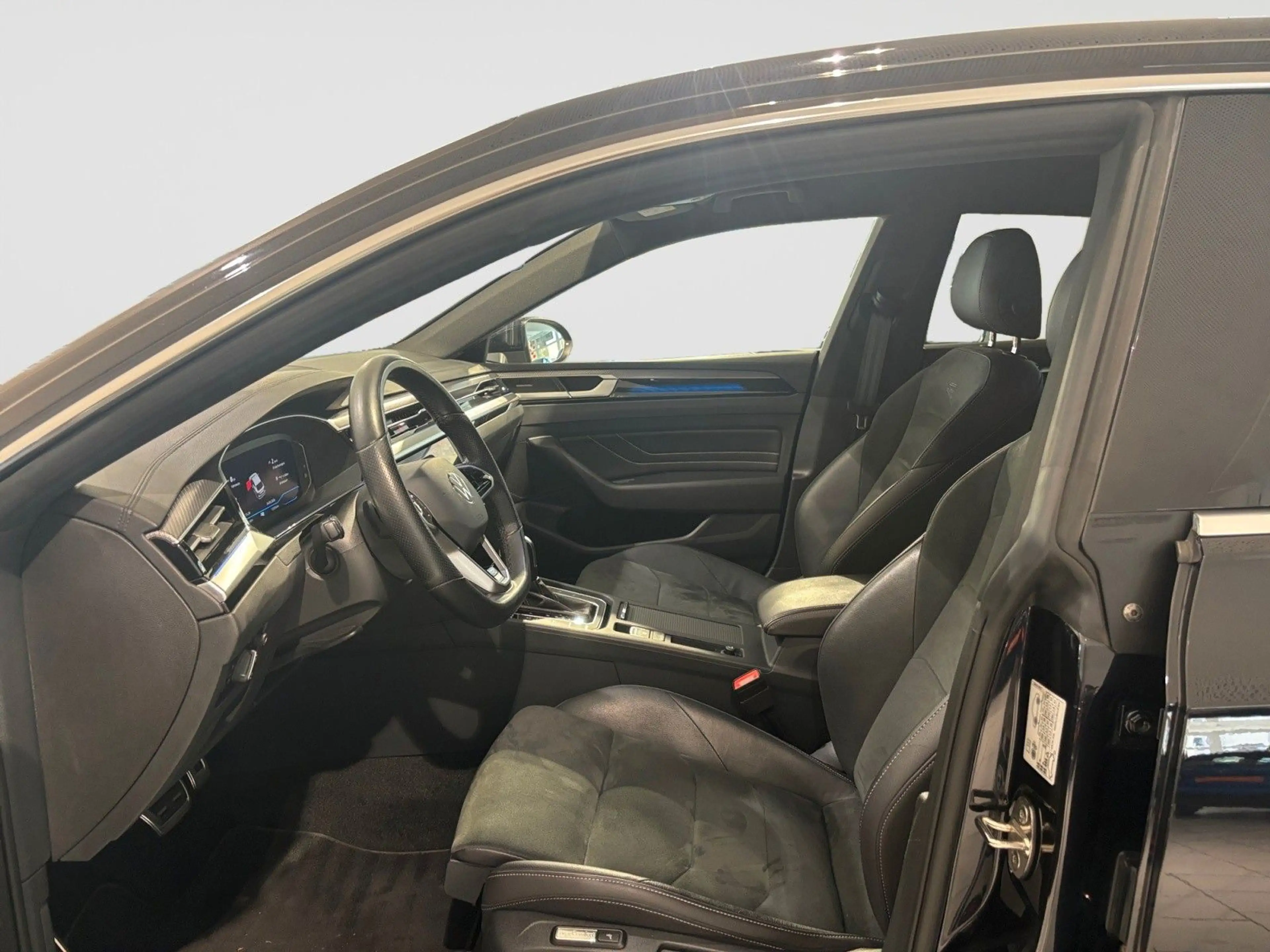 Volkswagen Arteon 2.0TDI DSG R Line 4M AHK MATRIX HK HUD — photo 7
