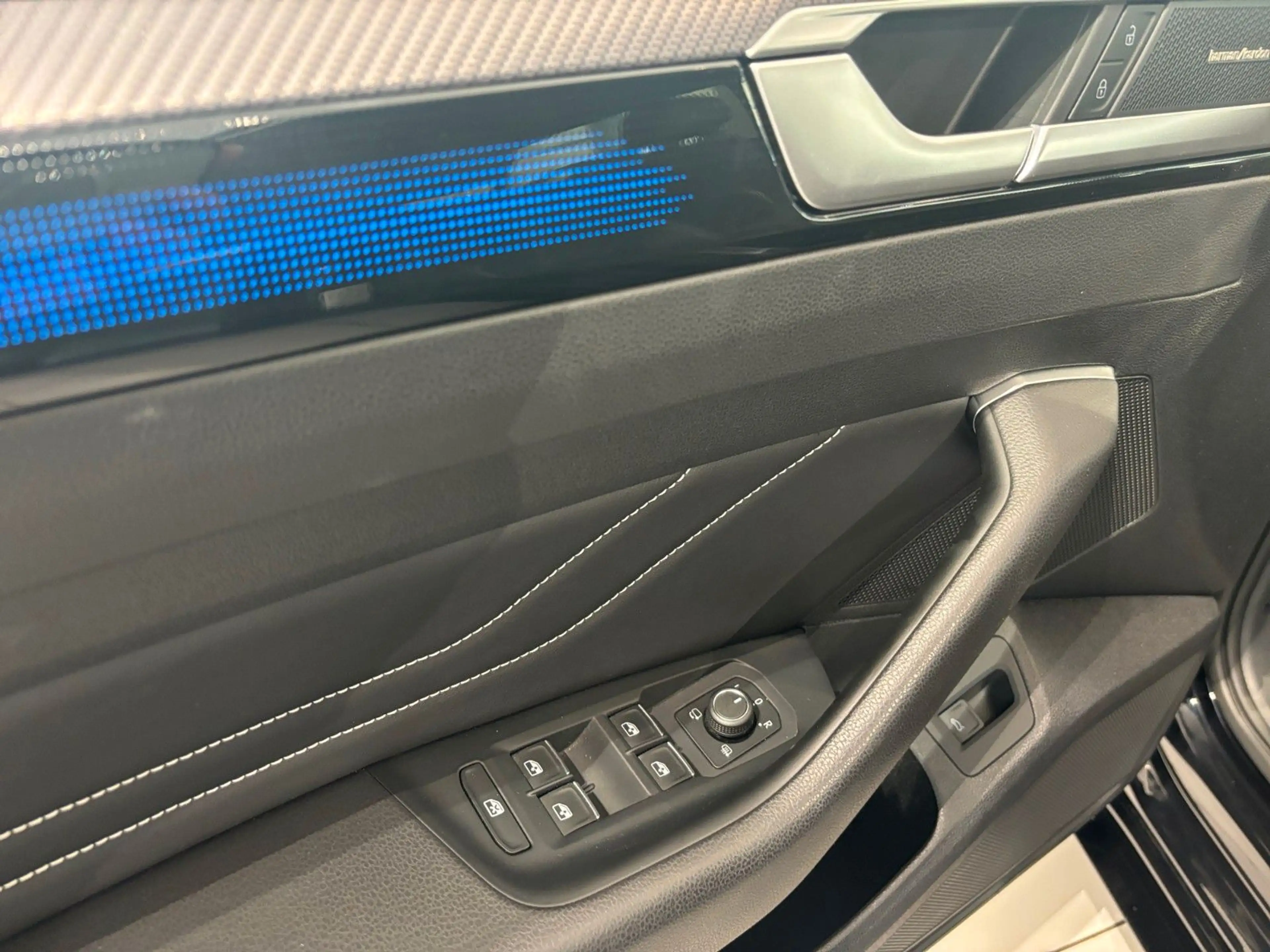 Volkswagen Arteon 2.0TDI DSG R Line 4M AHK MATRIX HK HUD — photo 13