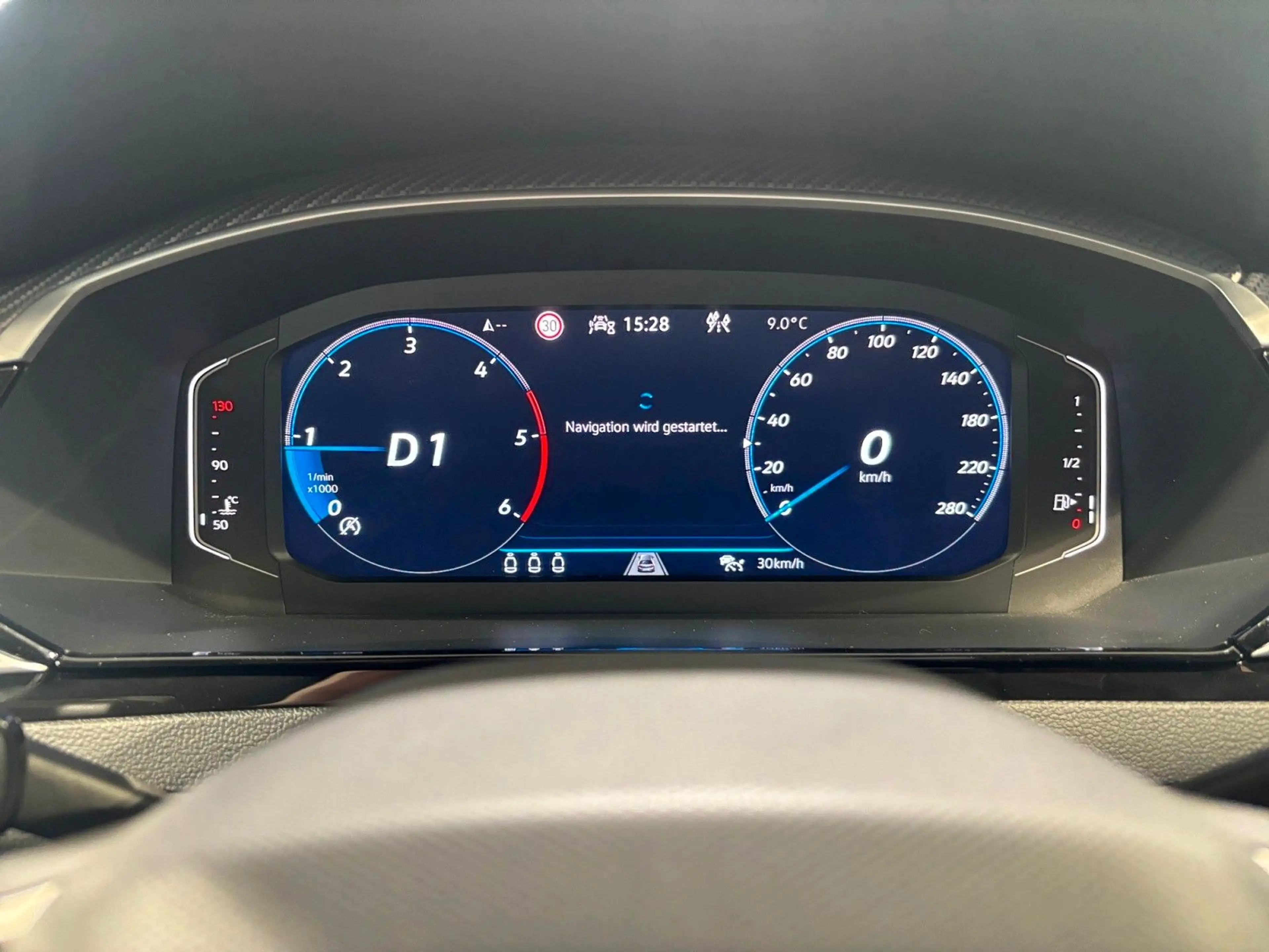 Volkswagen Arteon 2.0TDI DSG R Line 4M AHK MATRIX HK HUD — photo 14