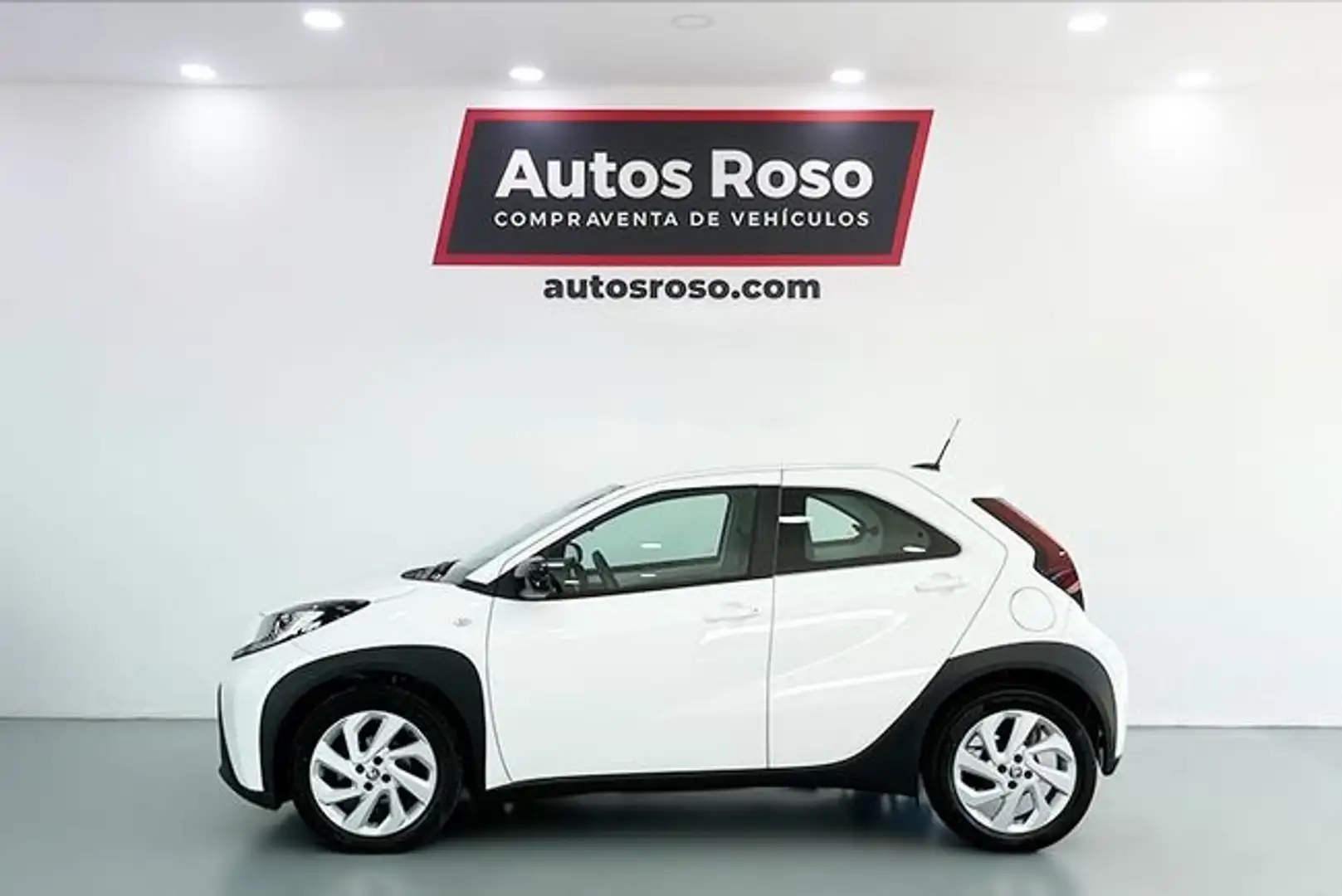 Toyota 1.0 VVT-I 72CV Play Blanco - 2