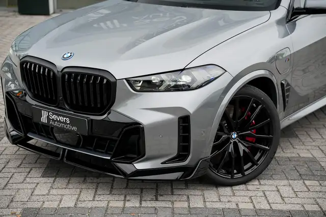 BMW X5 view 2