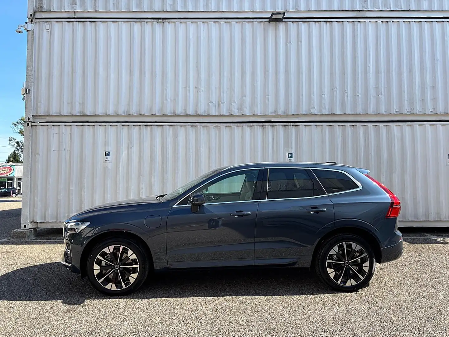 Volvo XC60 T6 AWD PHEV 18,8kWh Ultra Bright Aut. | AUTO ST... Blau - 2