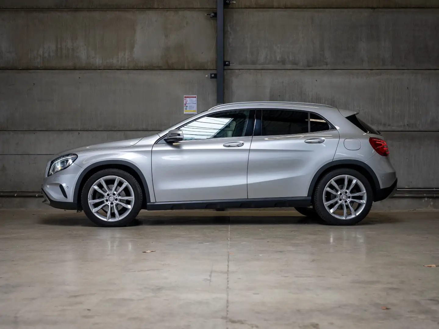 Mercedes-Benz GLA 250 4-Matic*Benzine*Pano dak*Leder*Verwarmde zetels* Argento - 2