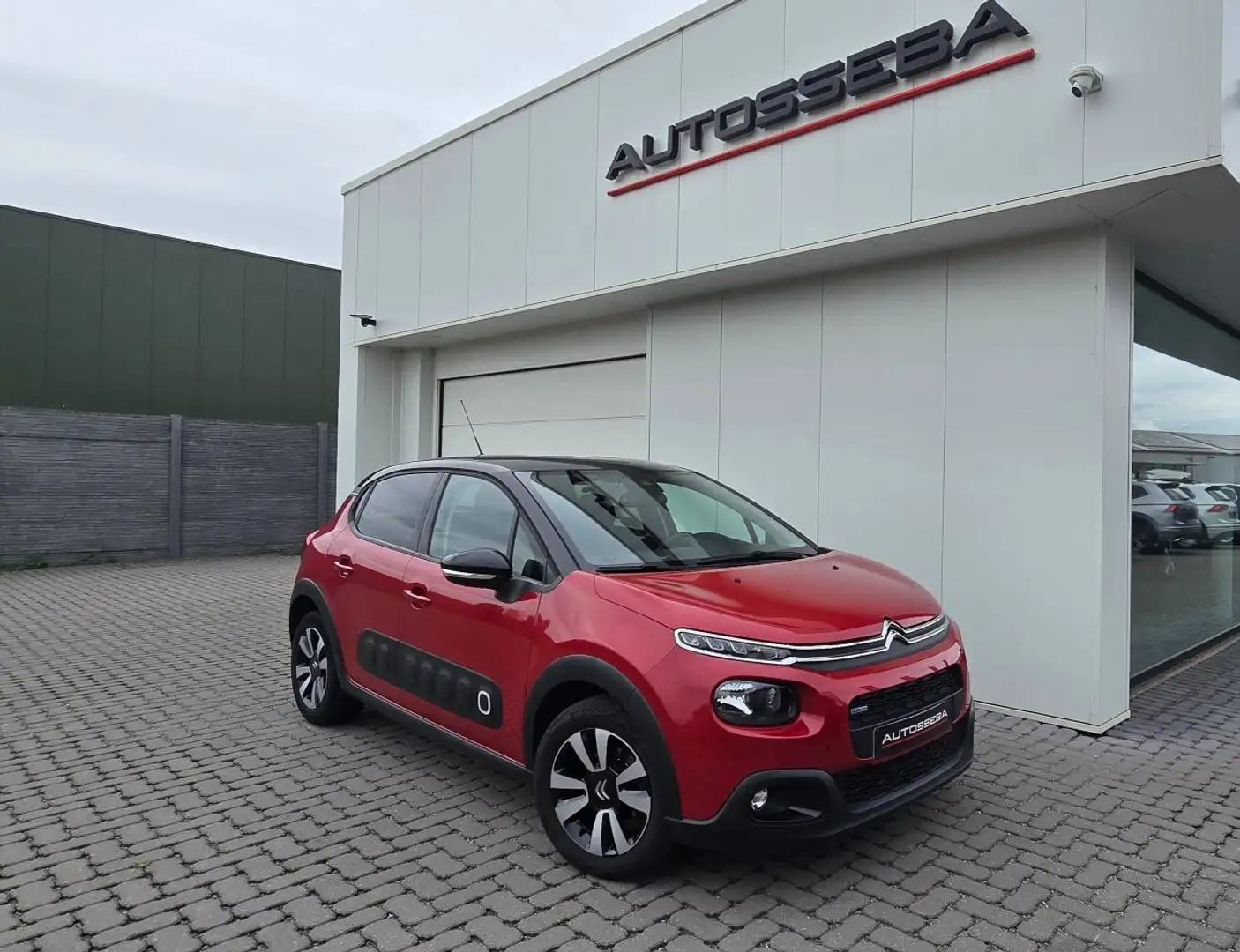 Citroen C3 Airbump 1.2cc Benz Navi/Camera/Garantie *81210km* Rood - 1