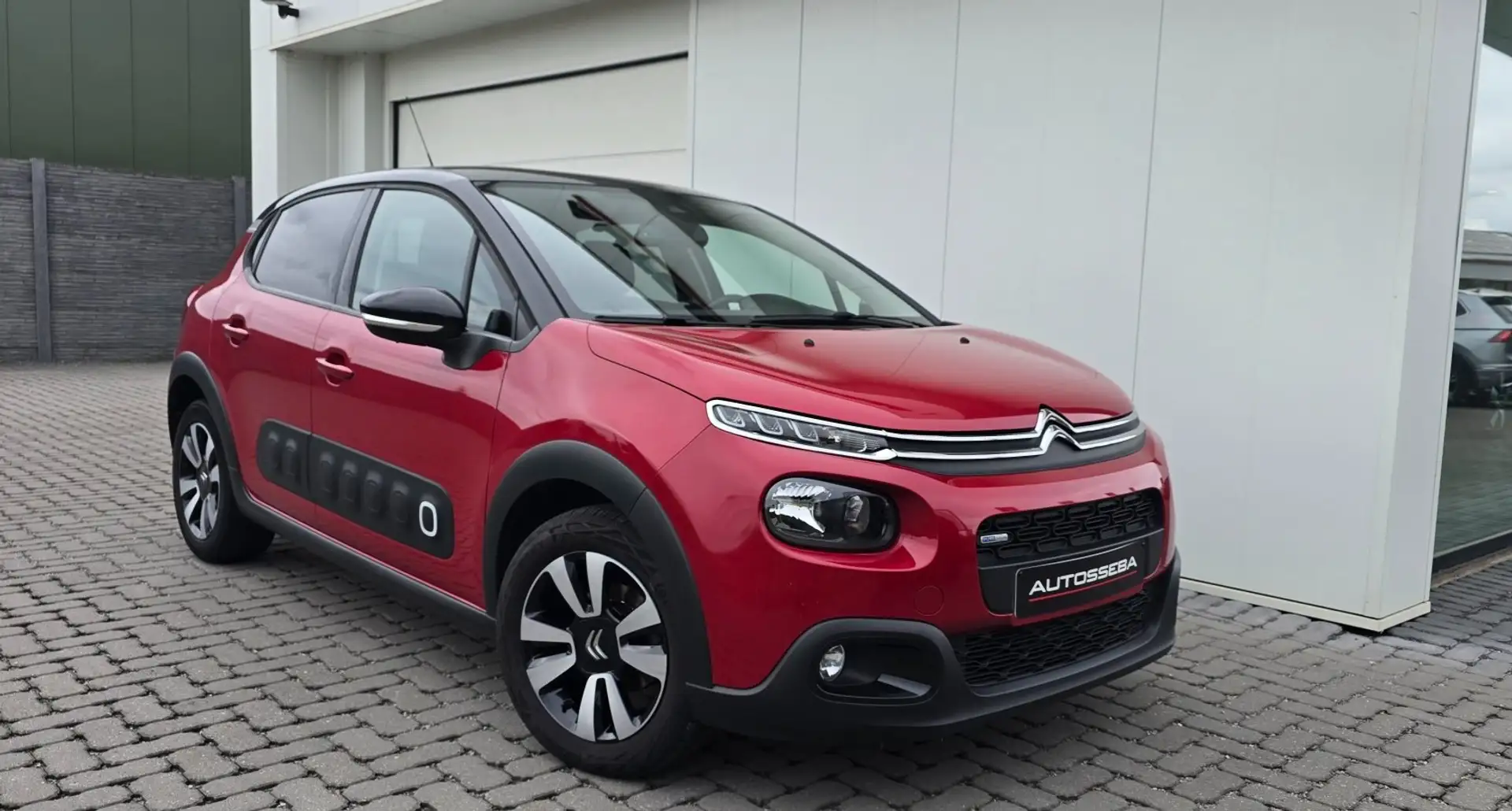Citroen C3 Airbump 1.2cc Benz Navi/Camera/Garantie *81210km* Rood - 2