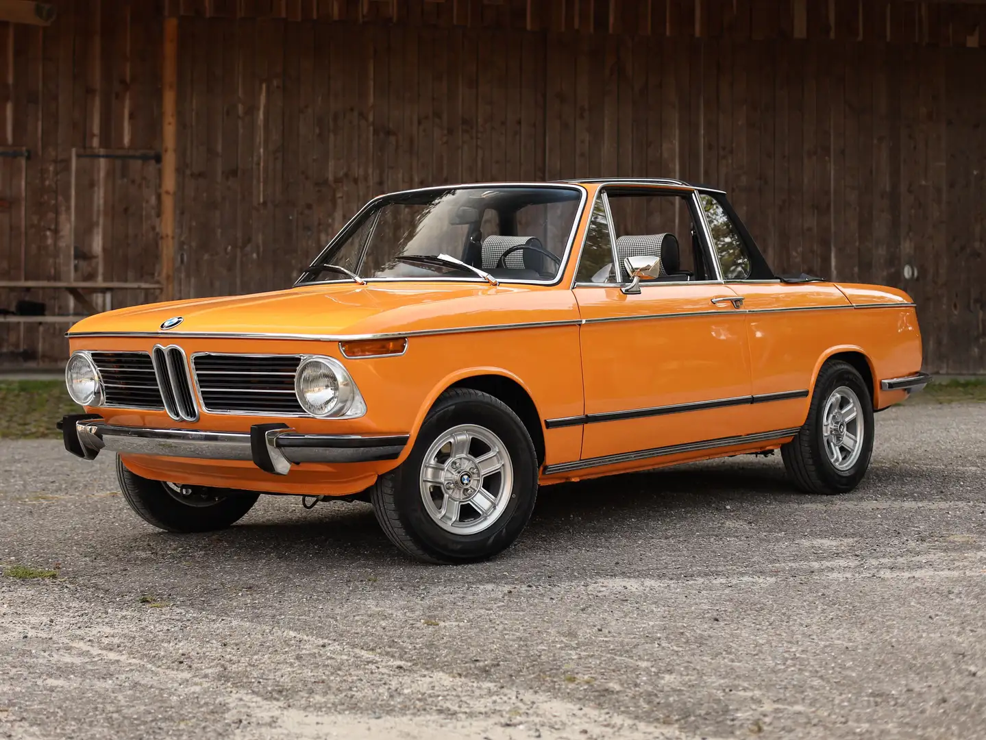 BMW 2002 Targa Oranje - 1