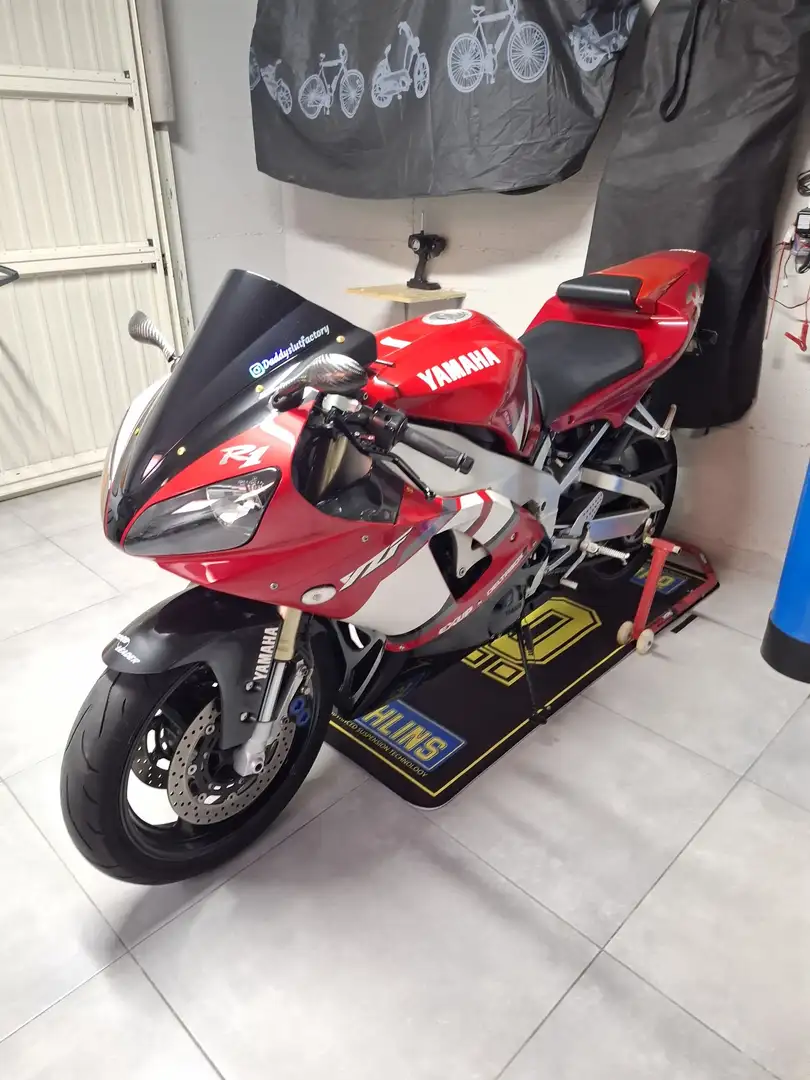 Yamaha YZF-R1 Červená - 1