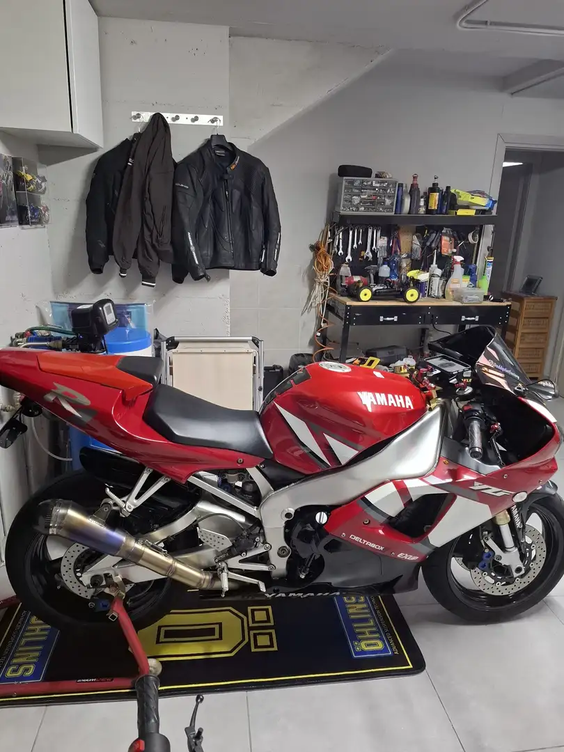 Yamaha YZF-R1 Červená - 2
