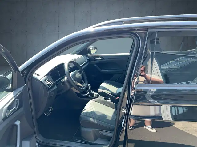 Volkswagen T-Cross view 9