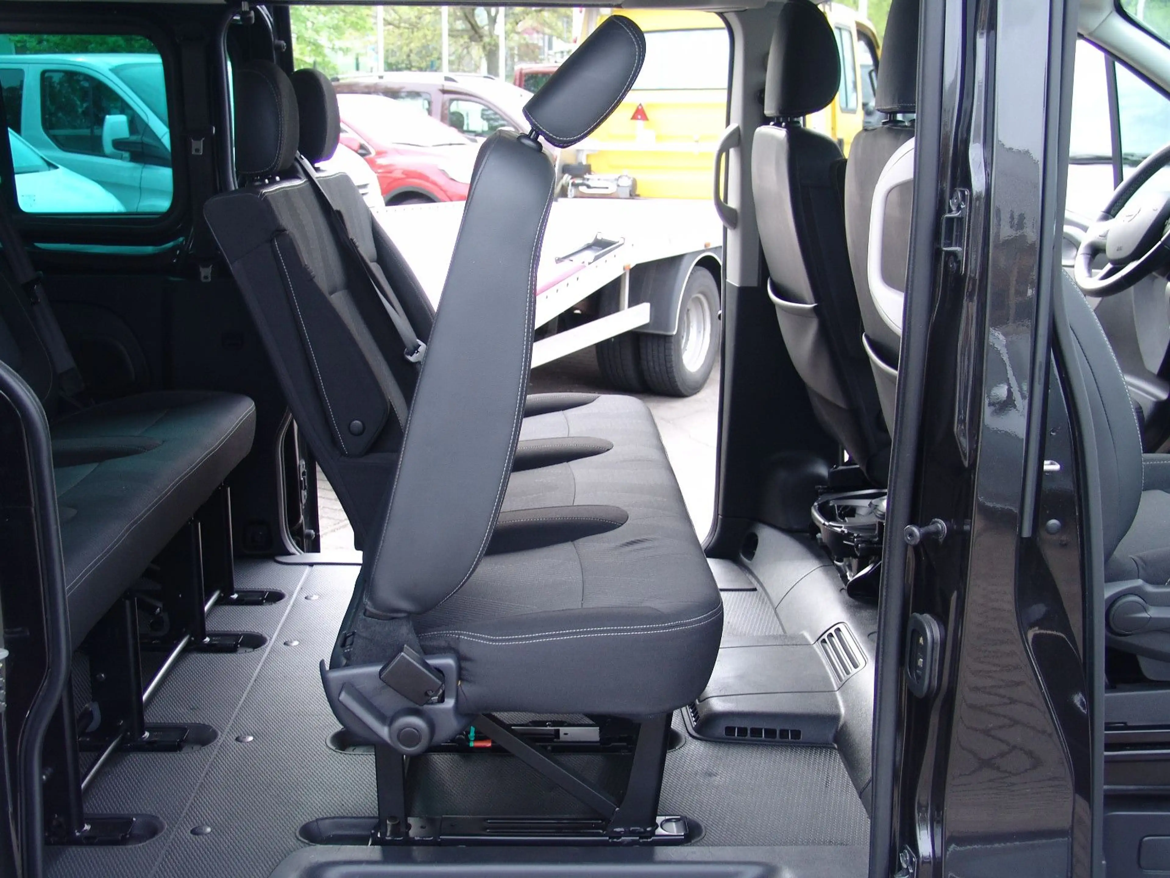 Nissan NV300 L1 PREMIUM-NAVI/2S.Tür/8Sit/ — photo 11