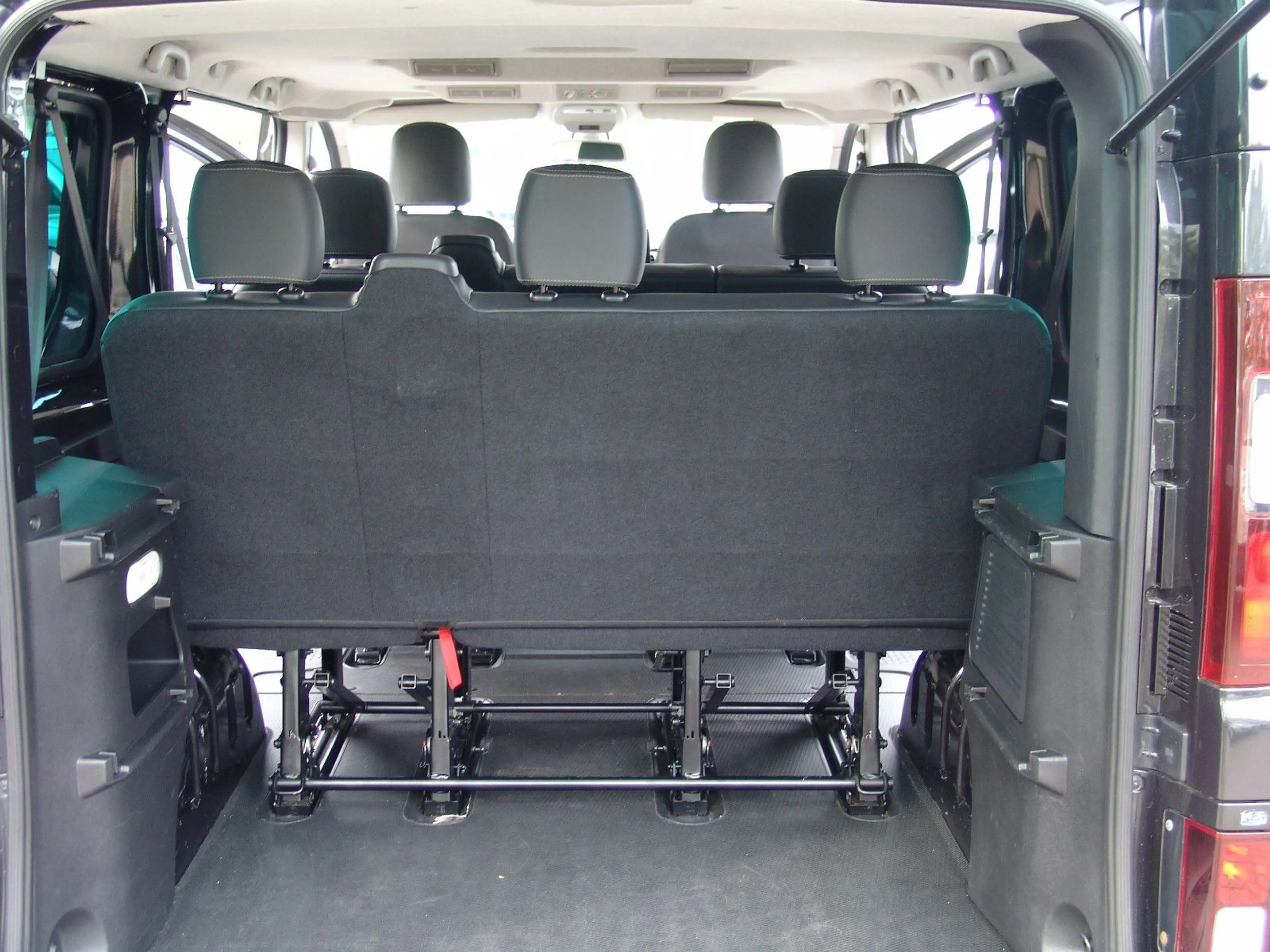 Nissan NV300 L1 PREMIUM-NAVI/2S.Tür/8Sit/ — photo 14