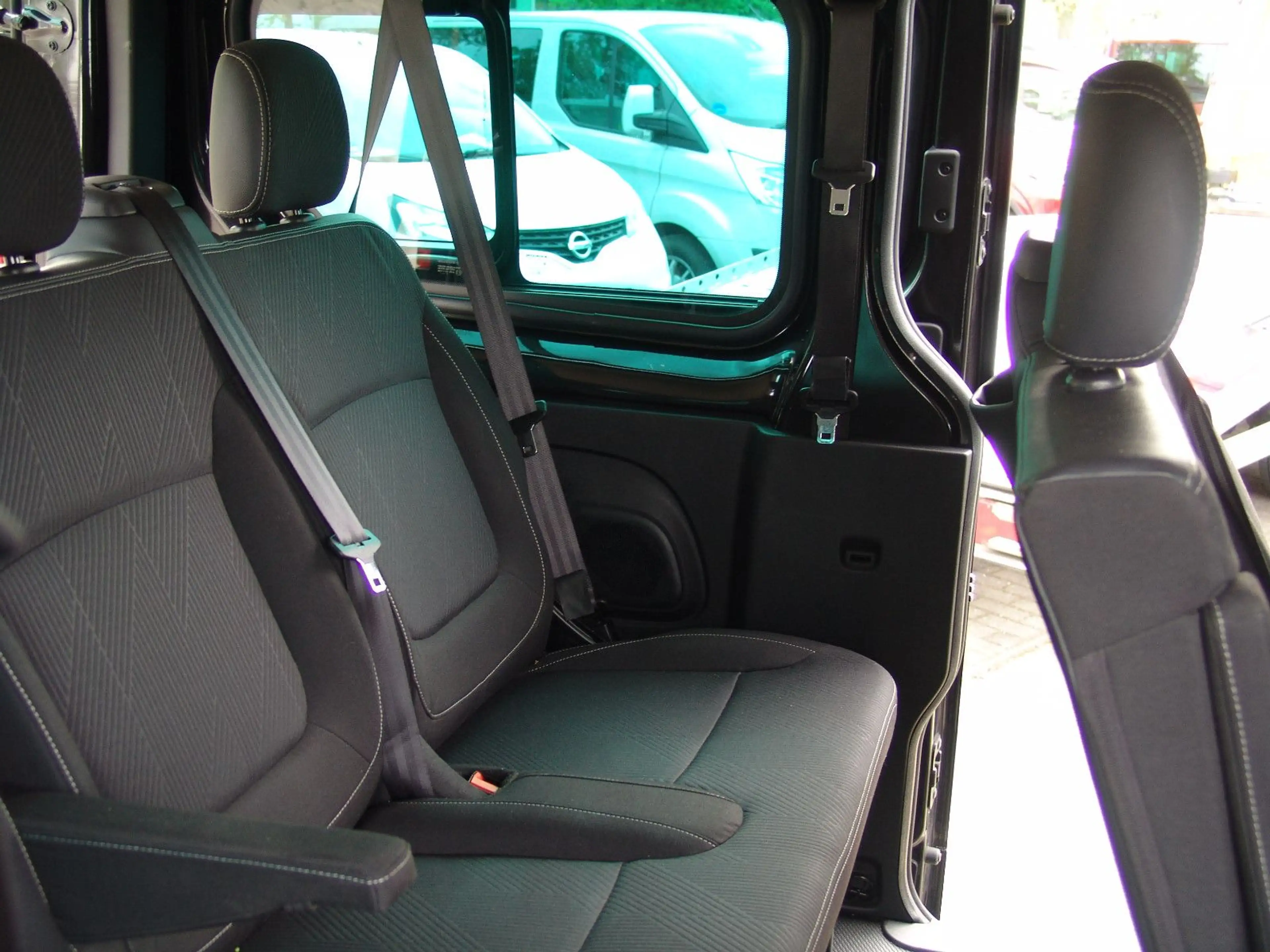 Nissan NV300 L1 PREMIUM-NAVI/2S.Tür/8Sit/ — photo 12
