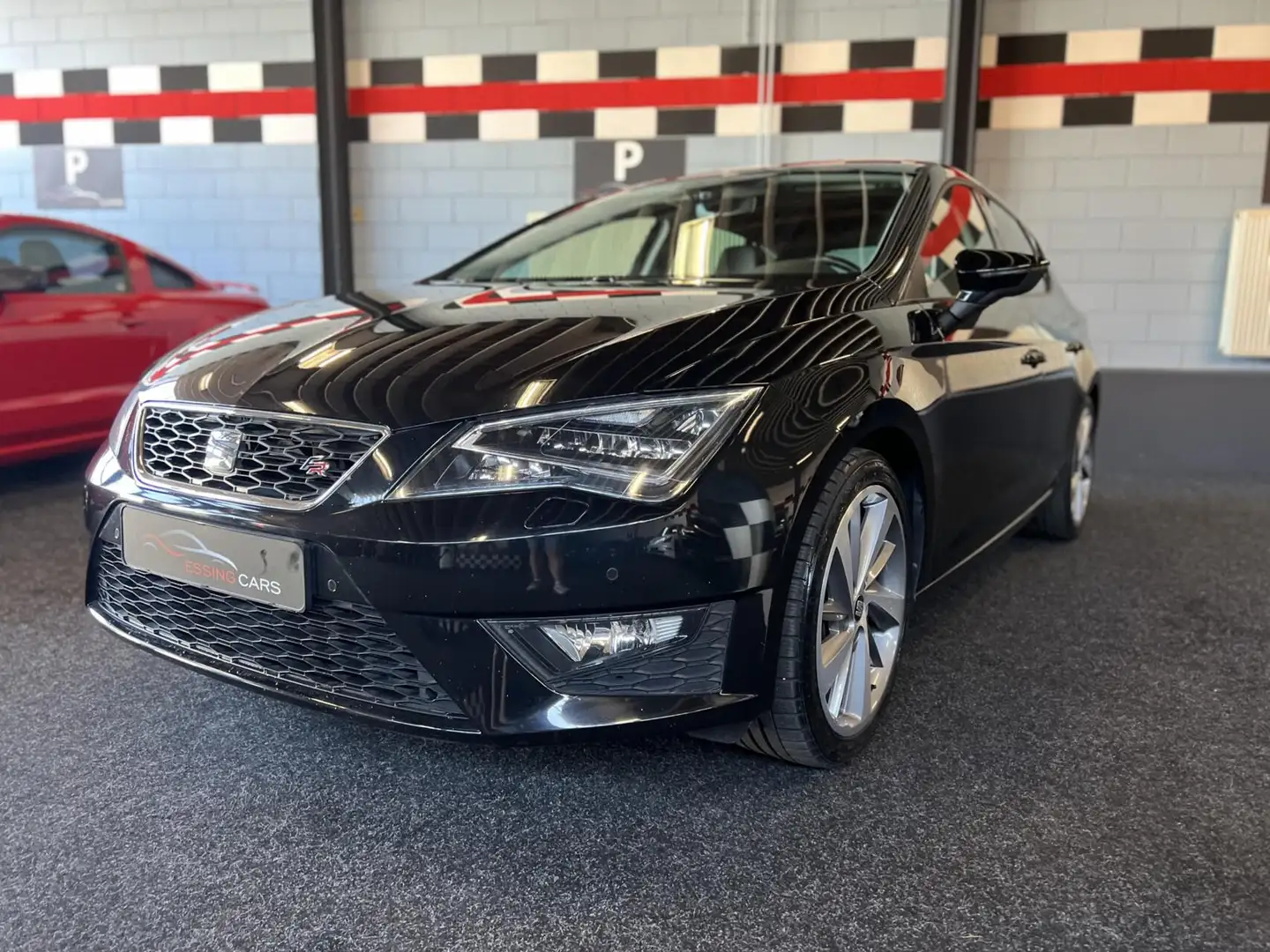 SEAT Leon 1.4 EcoTSI FR Apple CarPlay PANO NAP Zwart - 1
