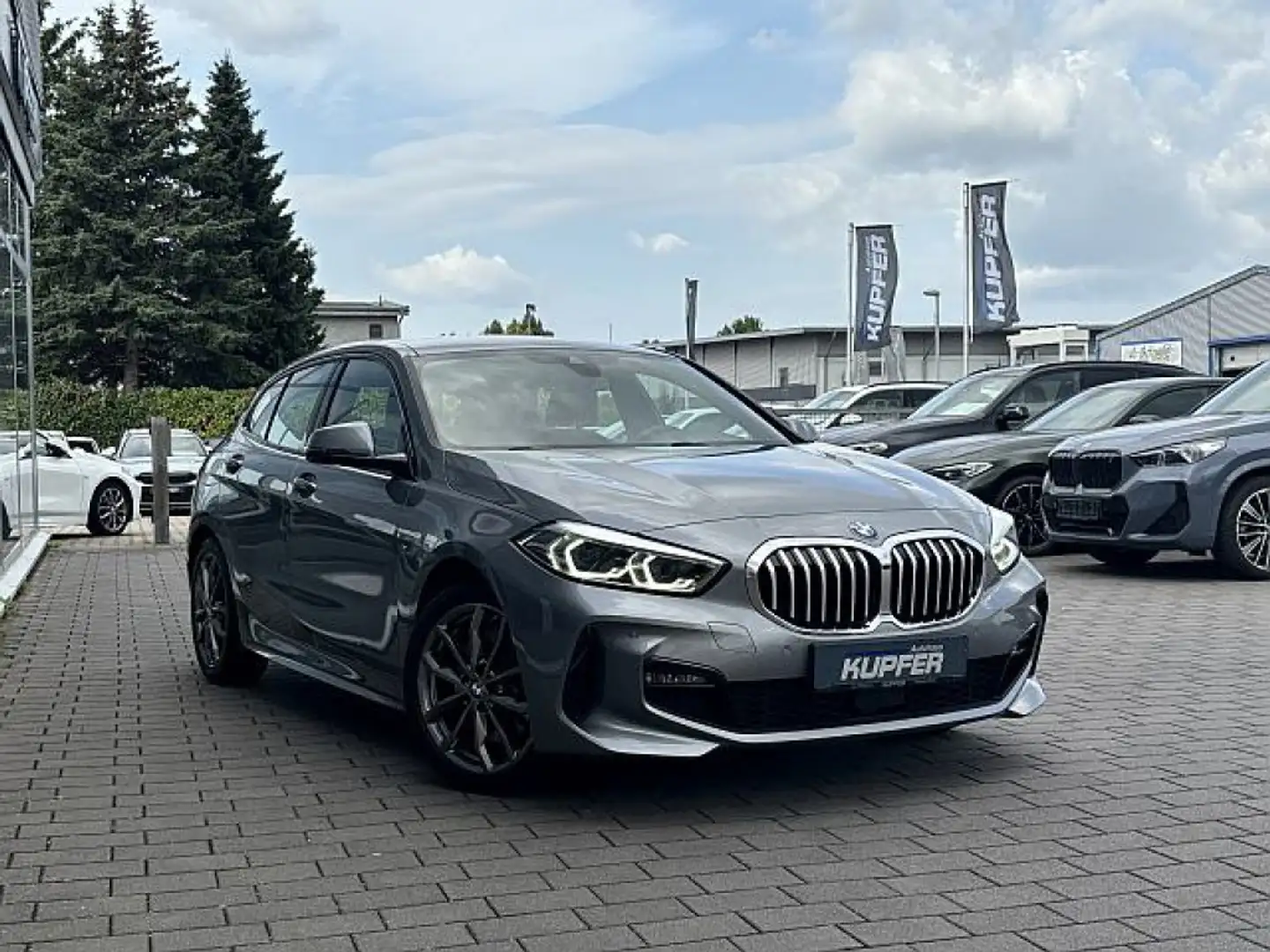 BMW 120 i M Sportpaket LED°grNavi-HIFI°beh.MFLLK°18 Grau - 2