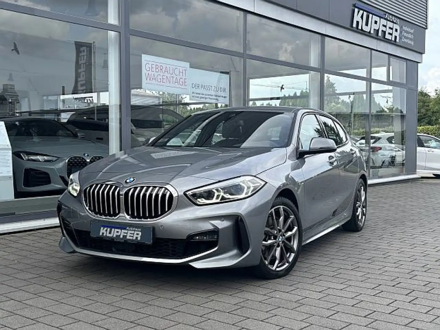 BMW 120 i M Sportpaket LED°grNavi-HIFI°beh.MFLLK°18 Grau - 1