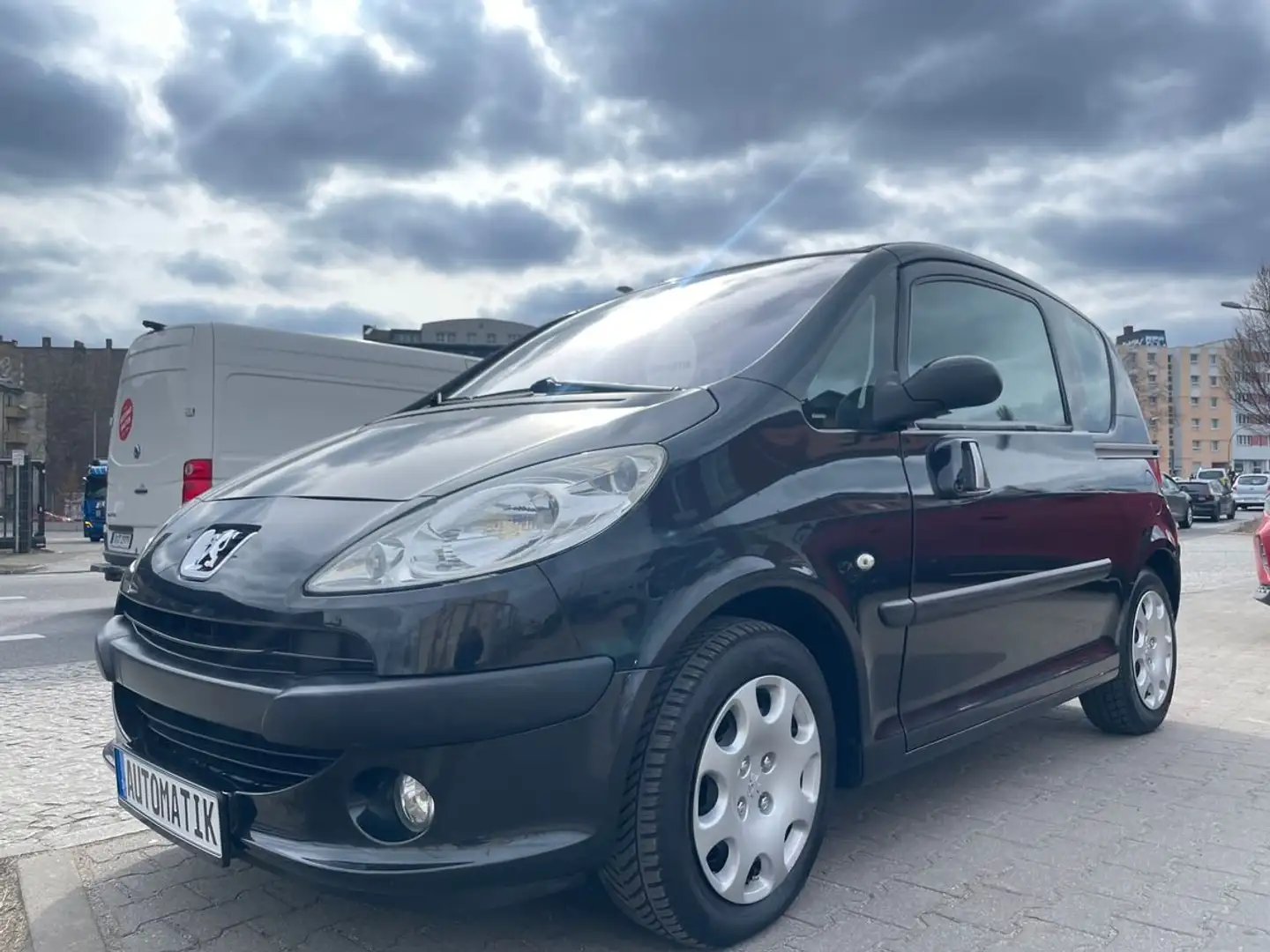 Peugeot 1007 Premium,Automatik,Klima,Allwetter Schwarz - 2
