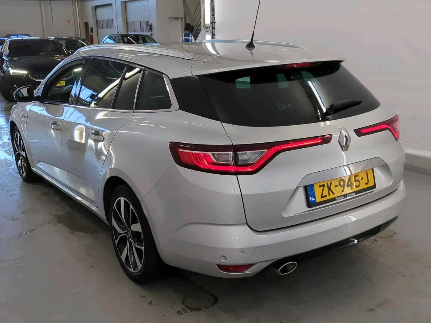 Renault Megane Estate 1.3 TCe 140pk Automaat Bose | Panoramadak | Grijs - 2