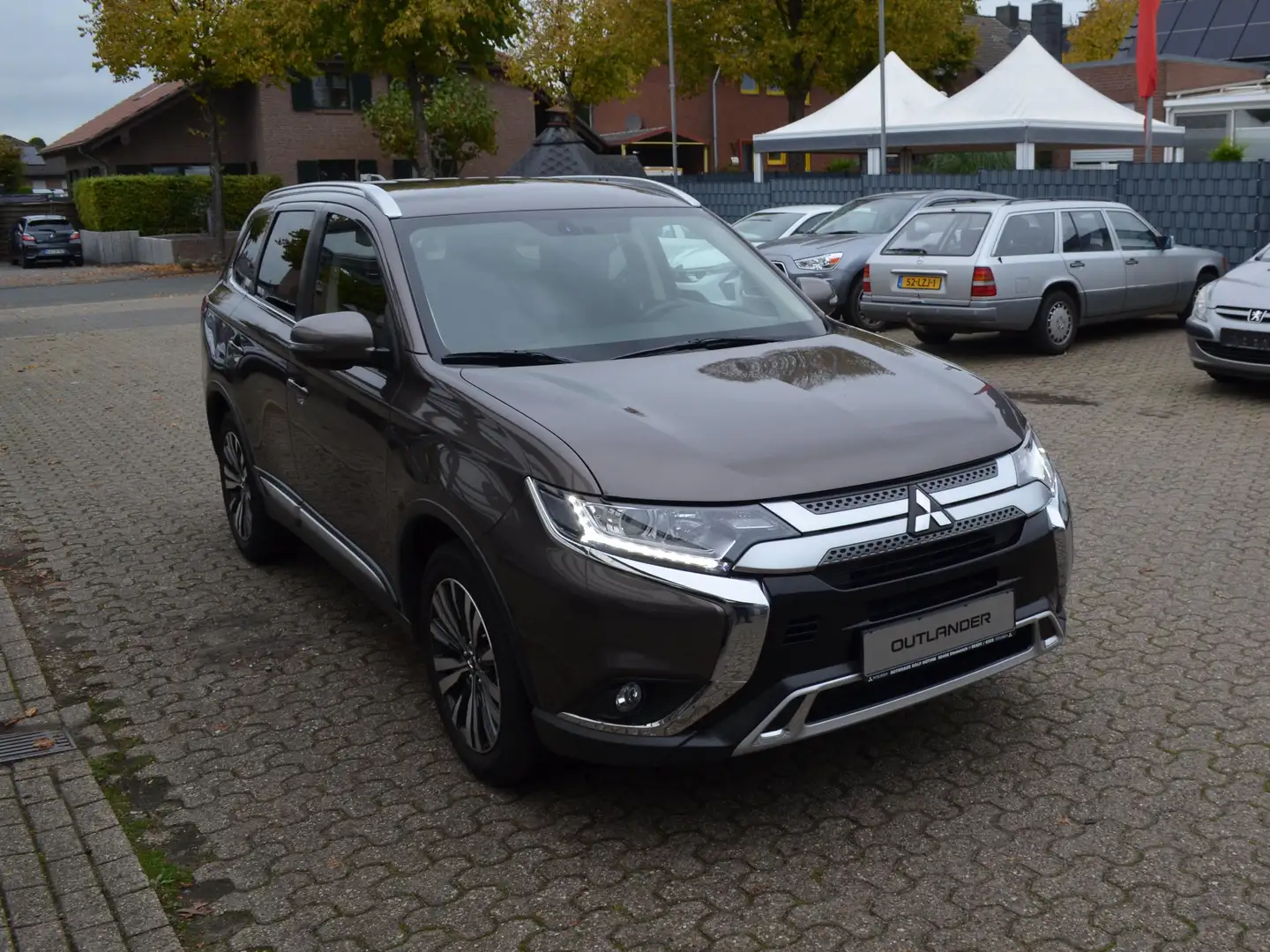 Mitsubishi Outlander Outlander 2.0 2WD CVT Diamant Edition Braun - 2