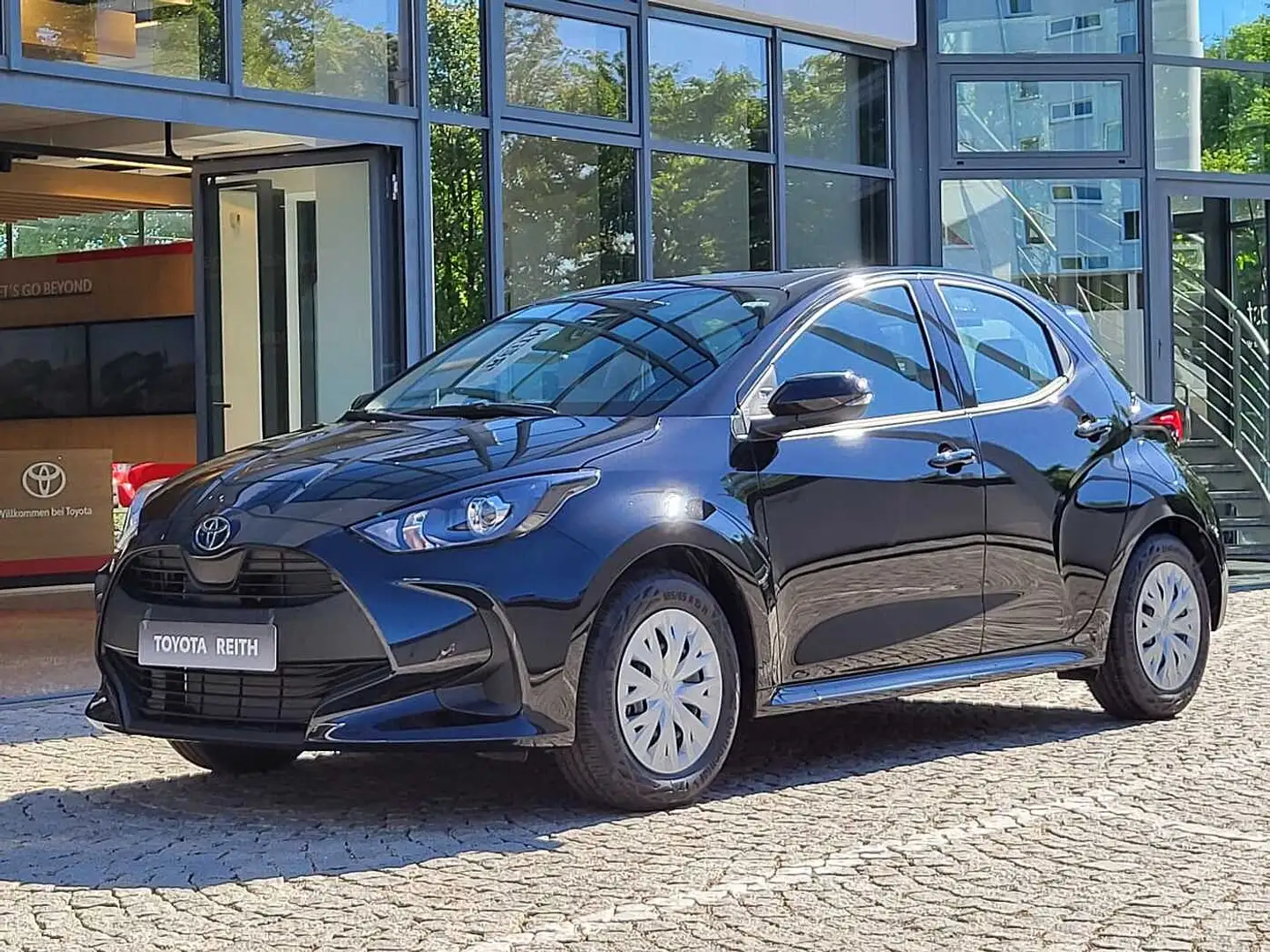 Toyota Yaris Hybrid 1.5 l CVT Business Schwarz - 2