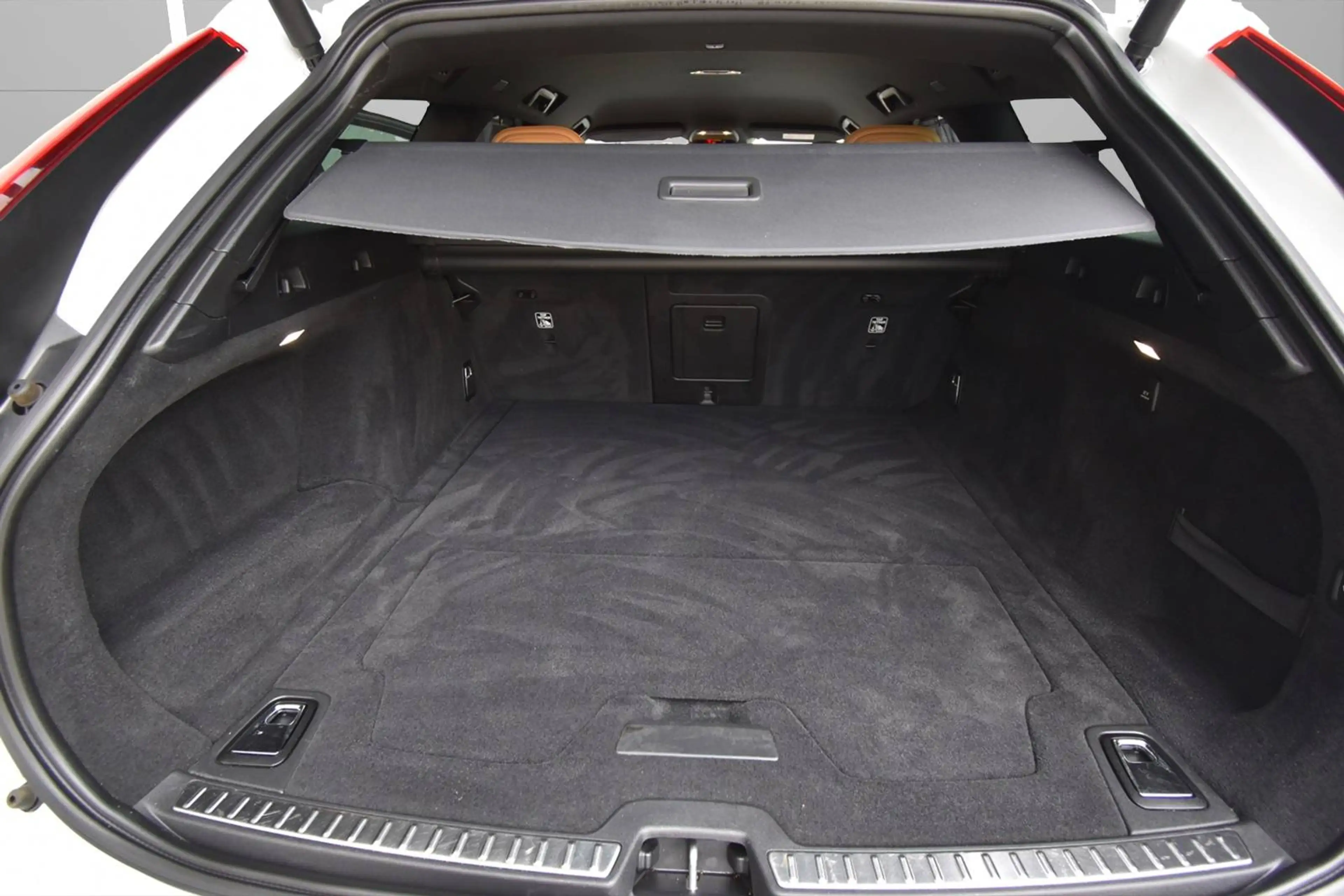 Volvo V90 T8 Twin Engine AWD Geartronic Inscription — photo 11