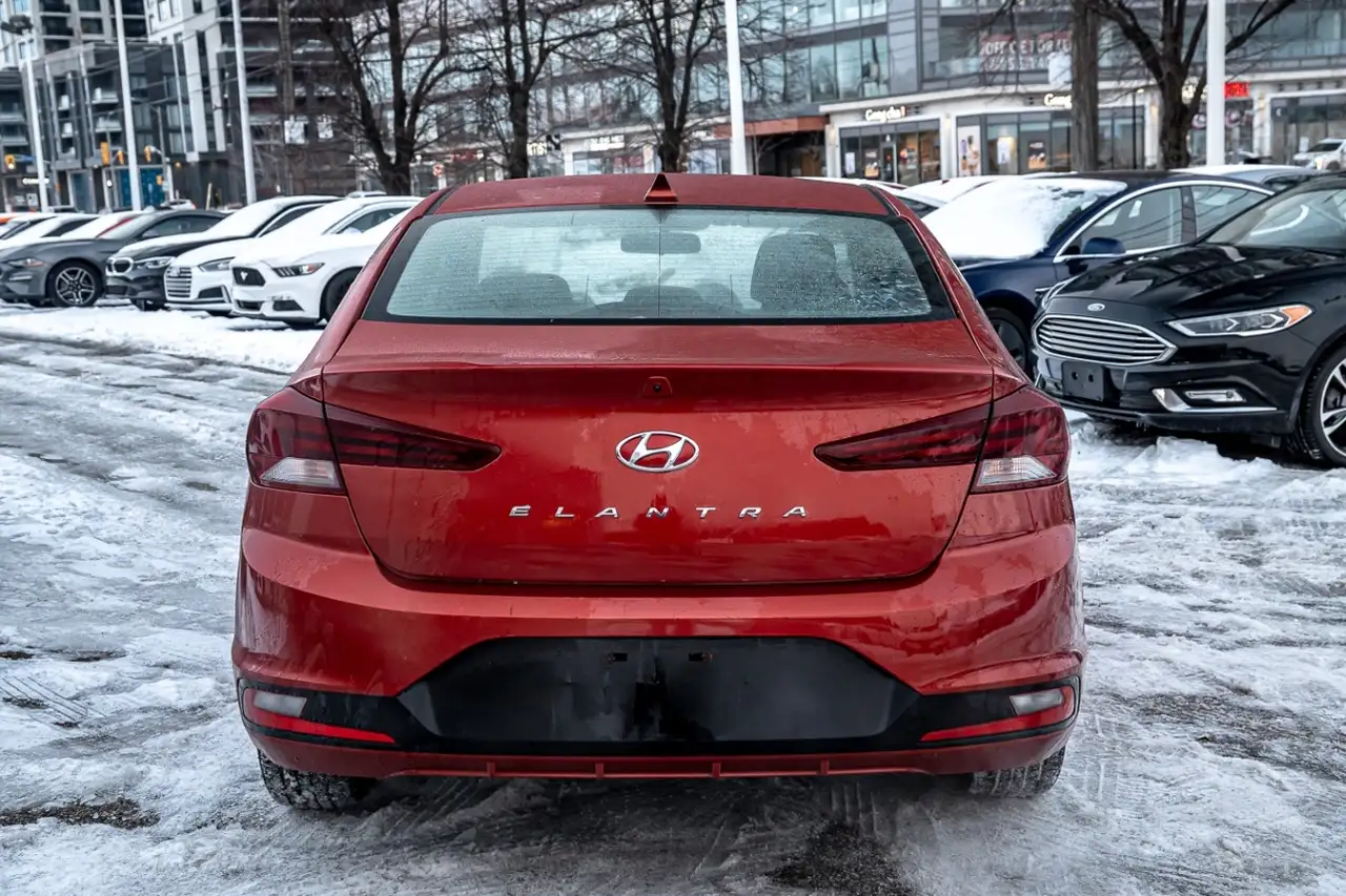 Hyundai ELANTRA снимка Hyundai ELANTRA