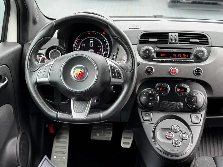 Abarth 595C 2016, foto 11