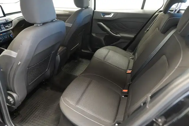 Ford Focus view 16
