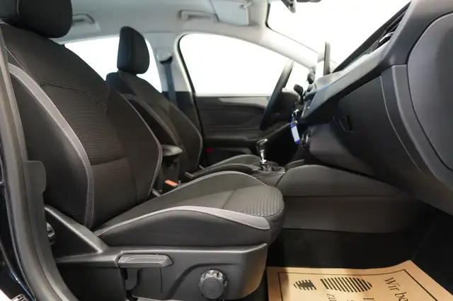 Ford Focus view 18