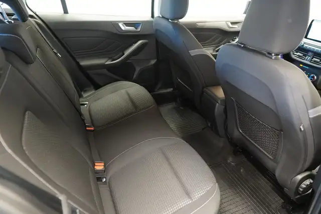 Ford Focus view 20