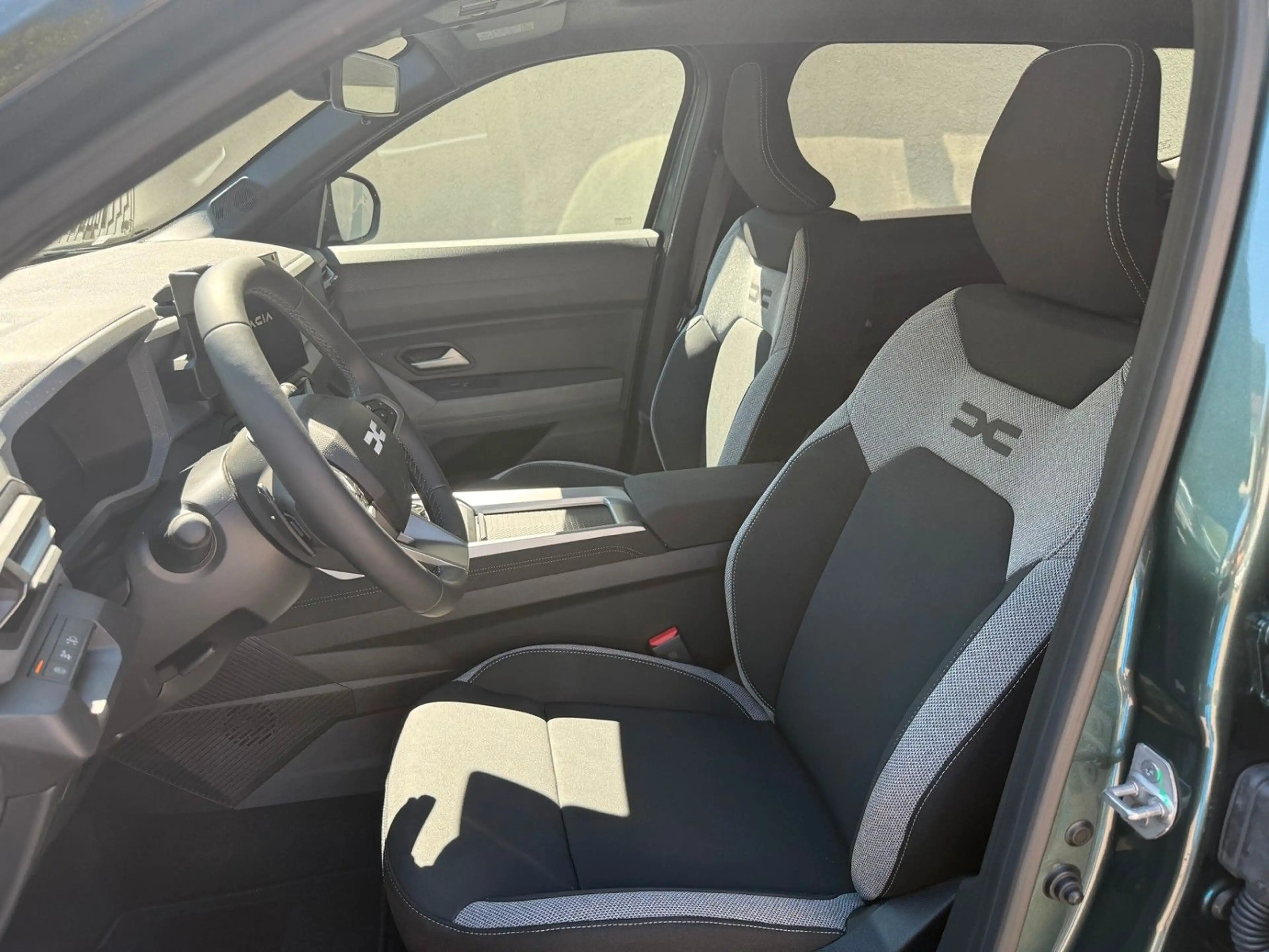 Dacia Bigster hybrid-G 150 4x4 Journey *SOFORT* — photo 7