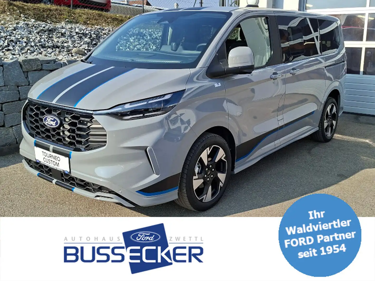 Ford Tourneo Custom Bus 2,0 EcoBlue 320 L1H1 AWD Sport Aut. Grau - 1