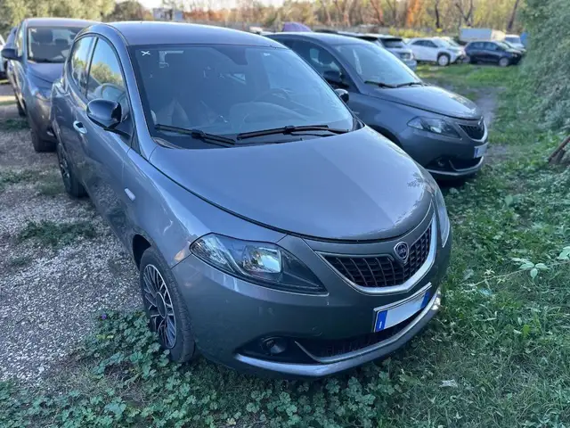 Lancia Ypsilon 1.0 FireFly Hybrid Platino