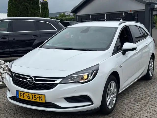 Opel Astra Sports Tourer 1.0 Online Editio 2017 Wit Trekhaak